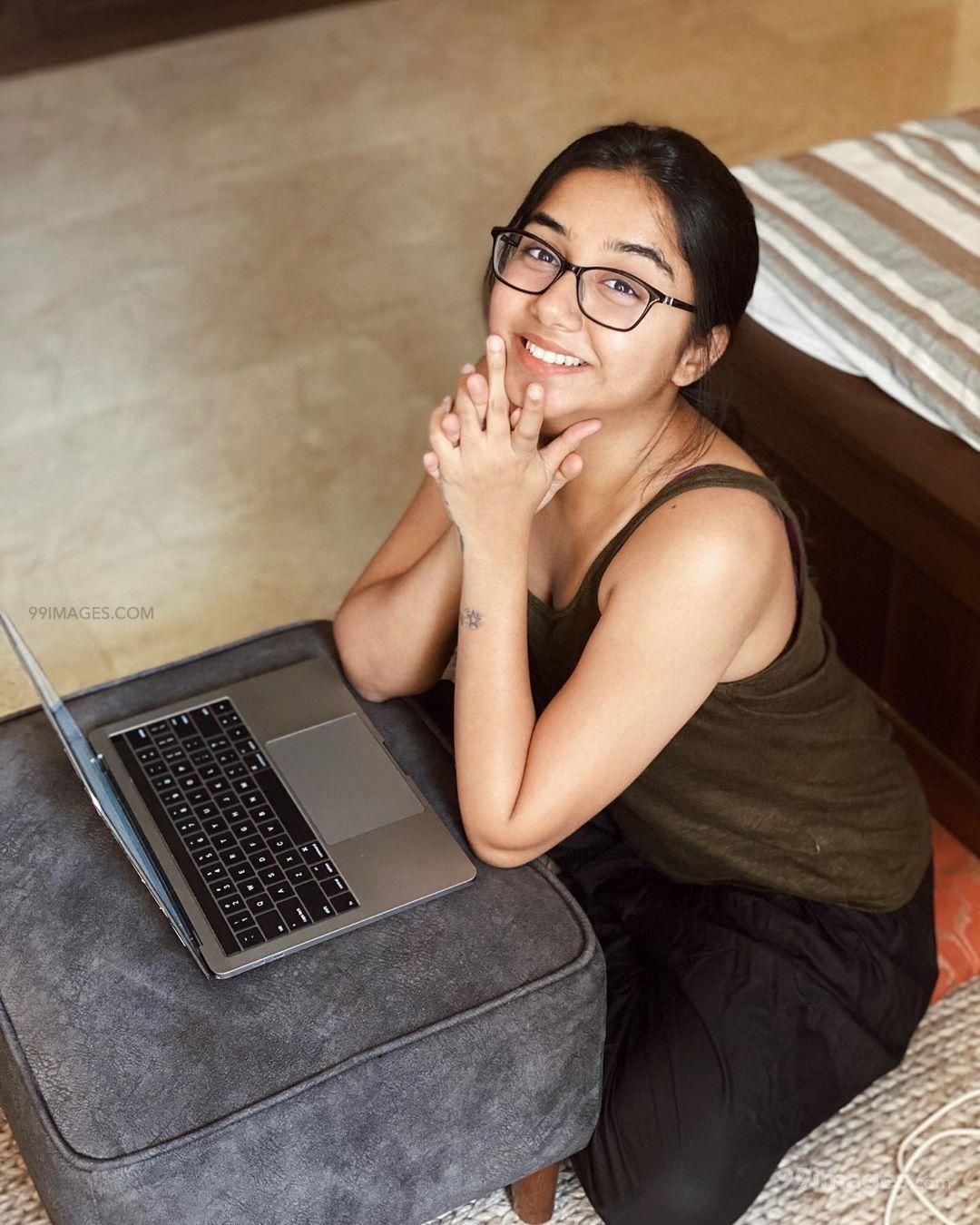 Prajakta Koli Hot HD Photo & Mobile Wallpaper, WhatsApp