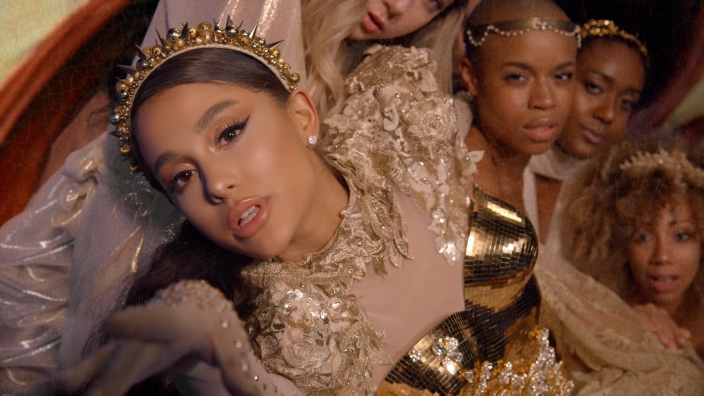 Ariana Grande: God is a Woman (Video 2018)