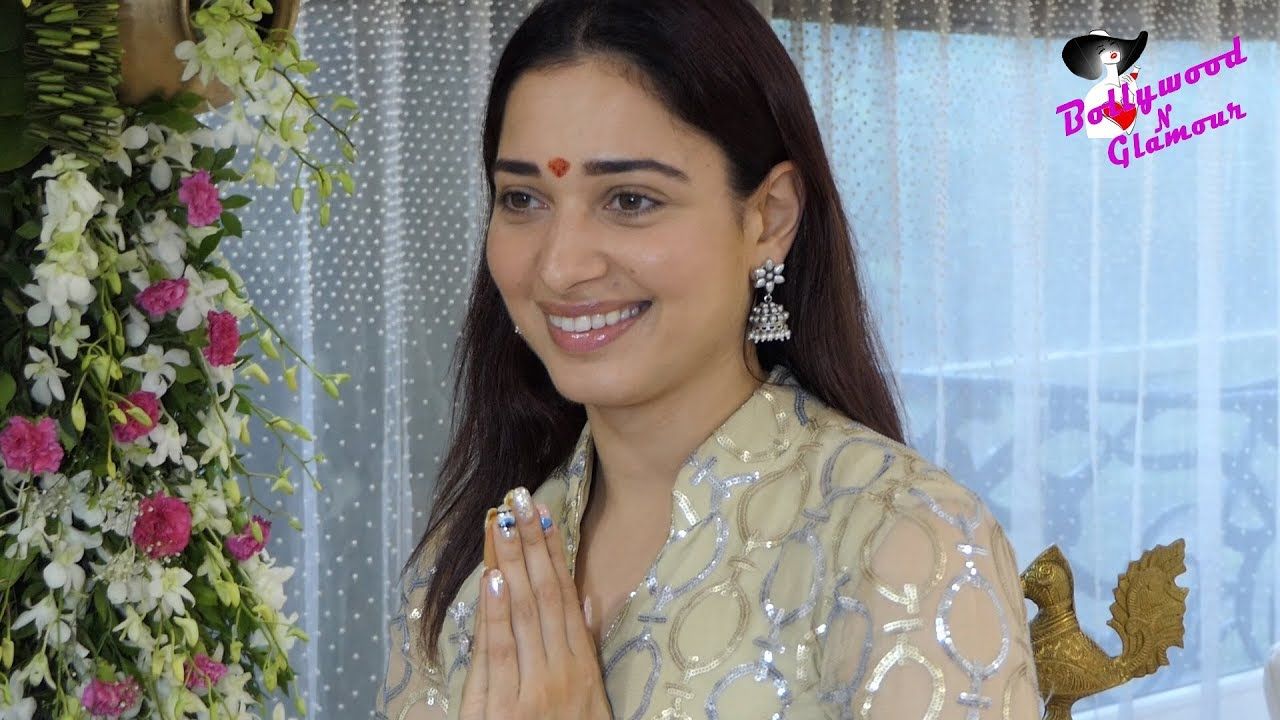 FULL HD VIDEO) Tamanna Bhatia Celebrates Ganesh Chaturthi 2017 At