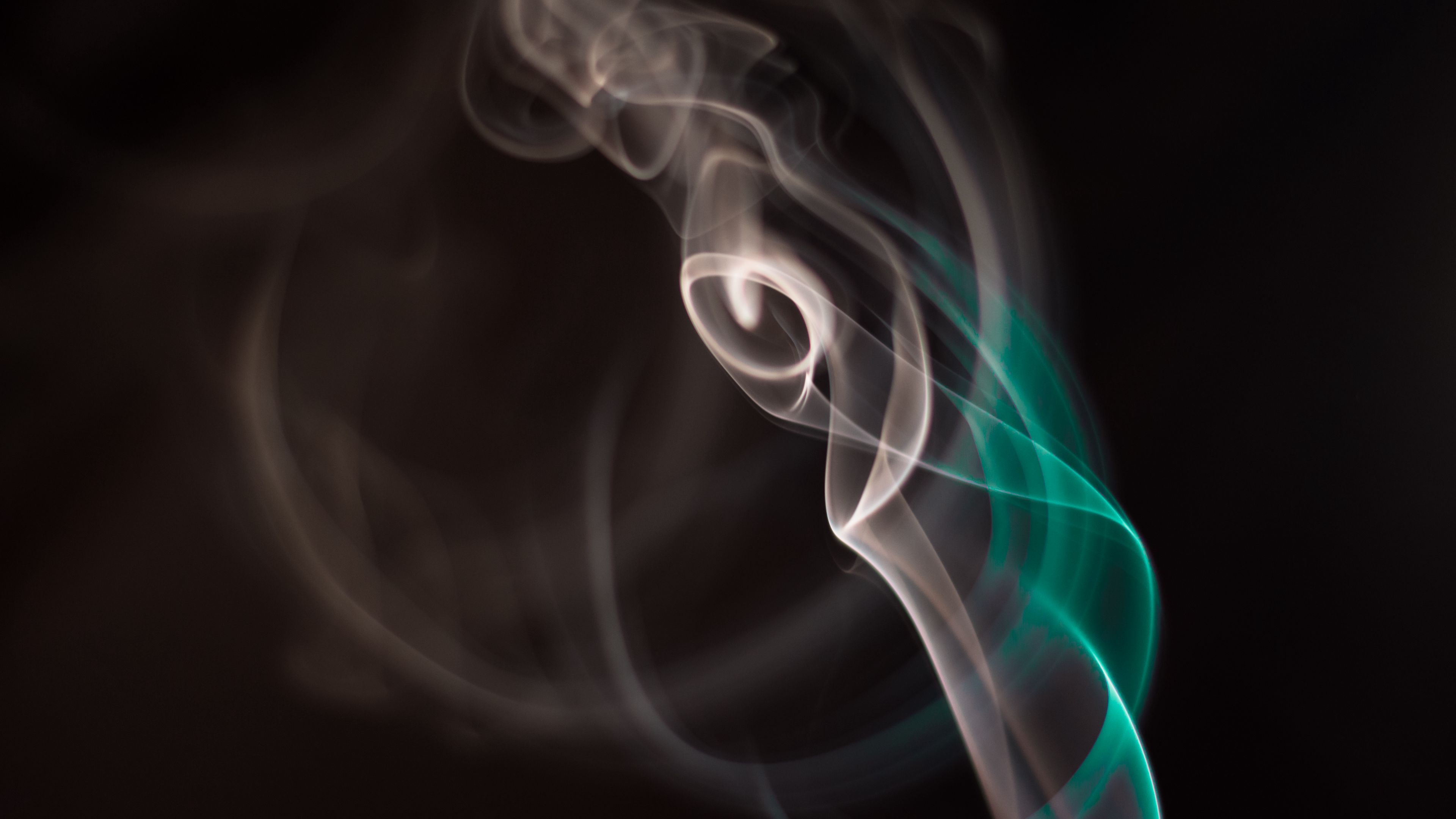 Download wallpaper 3840x2160 smoke, colored smoke, spiral