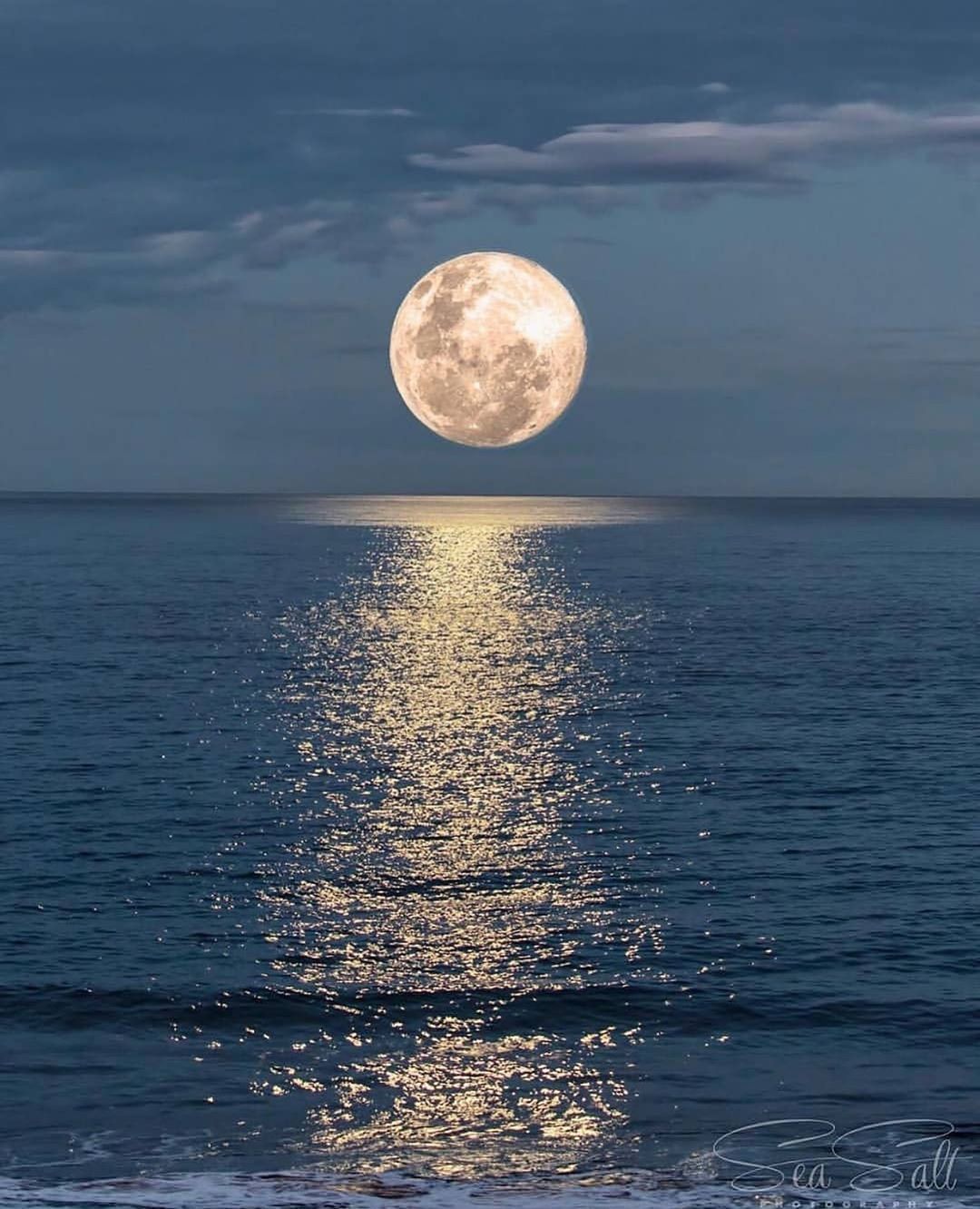 Moon Over Ocean Waves Wallpapers Wallpaper Cave