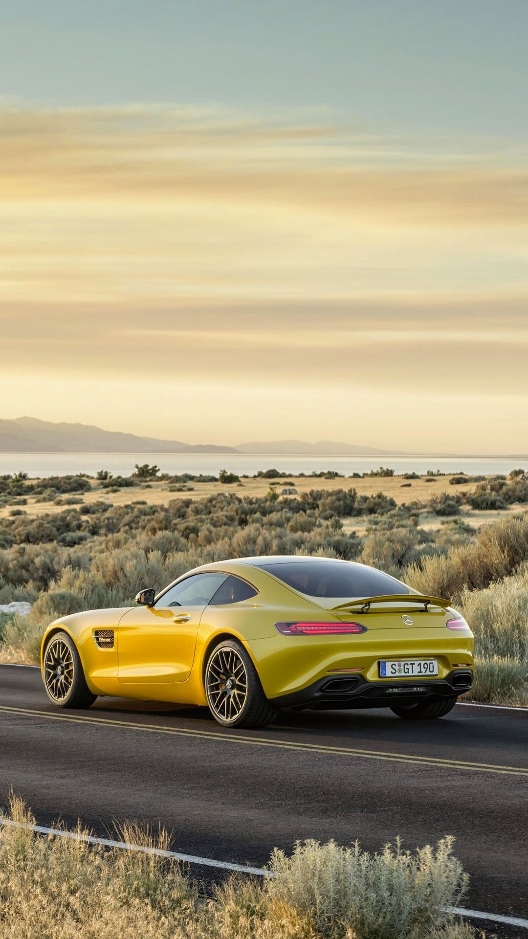 Give Your Desktop And Mobile A Mercedes Makeover With These Gorgeous AMG GT Wallpaper