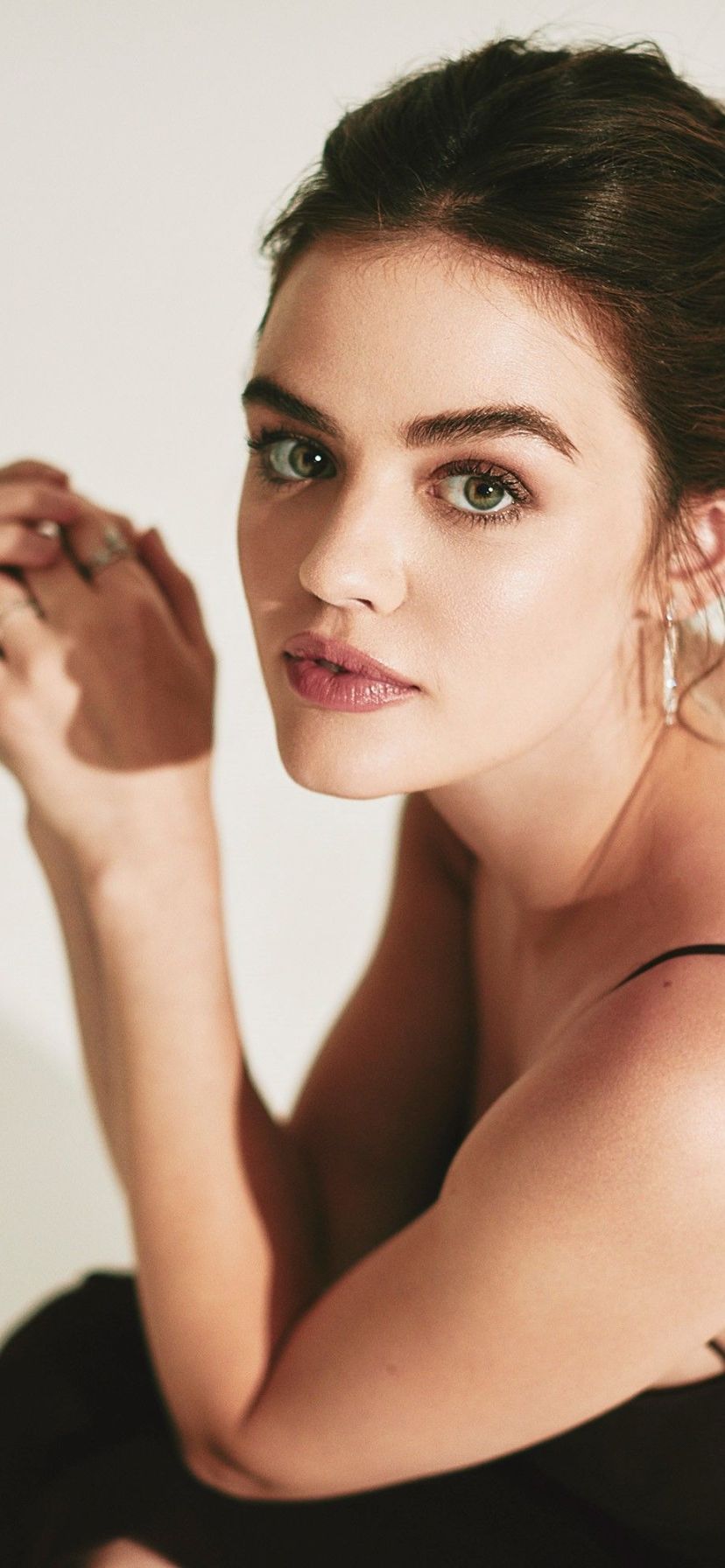 Lucy Hale Mobile Wallpaper. Lucy hale, Hale, Lucy