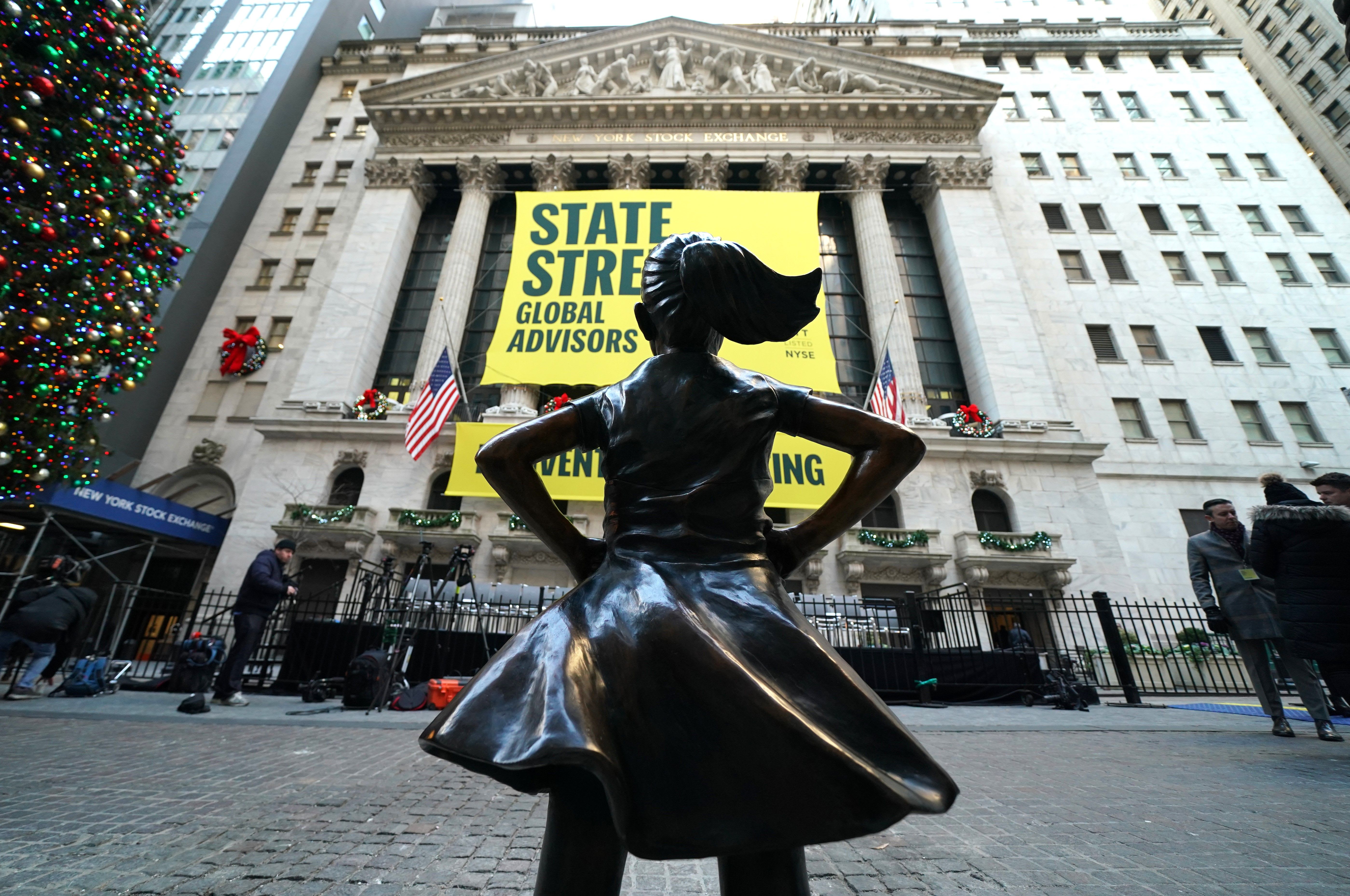 Fearless Girl' unveiled in front of NYSE, moved away