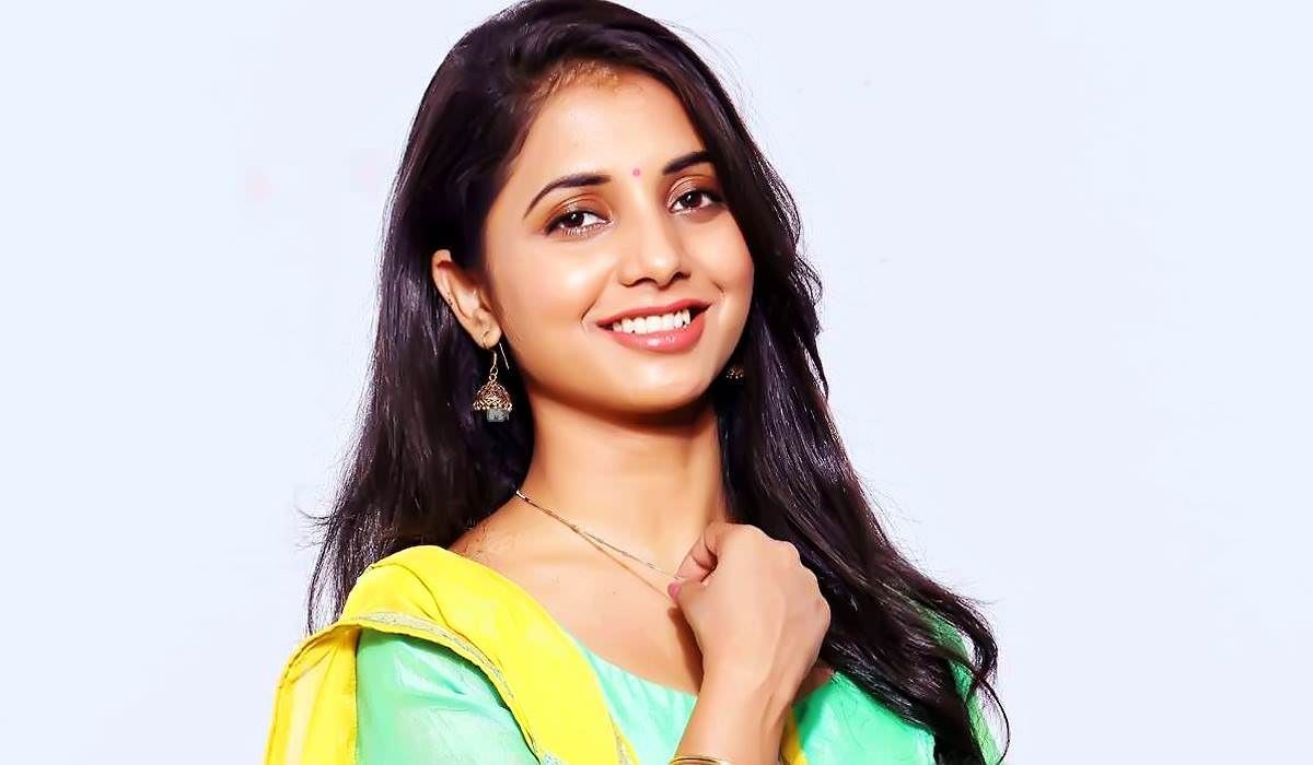 Sayali Sanjeev Marathi Actress Photo Bio. Indian natural beauty