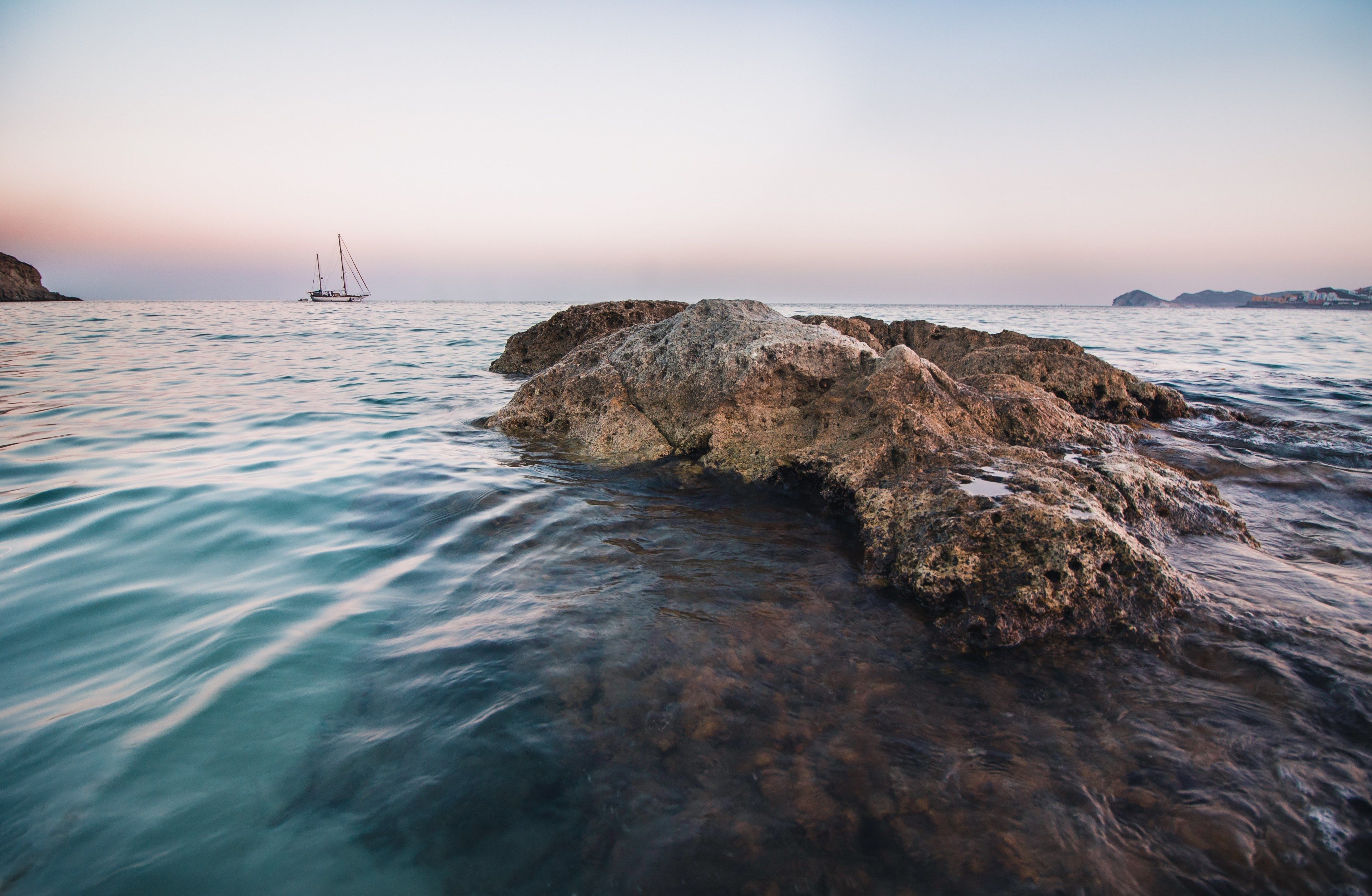 В море 4 5. Узкое море. Средиземное море Эстетика. НК-Средиземное море. Море uzhe.