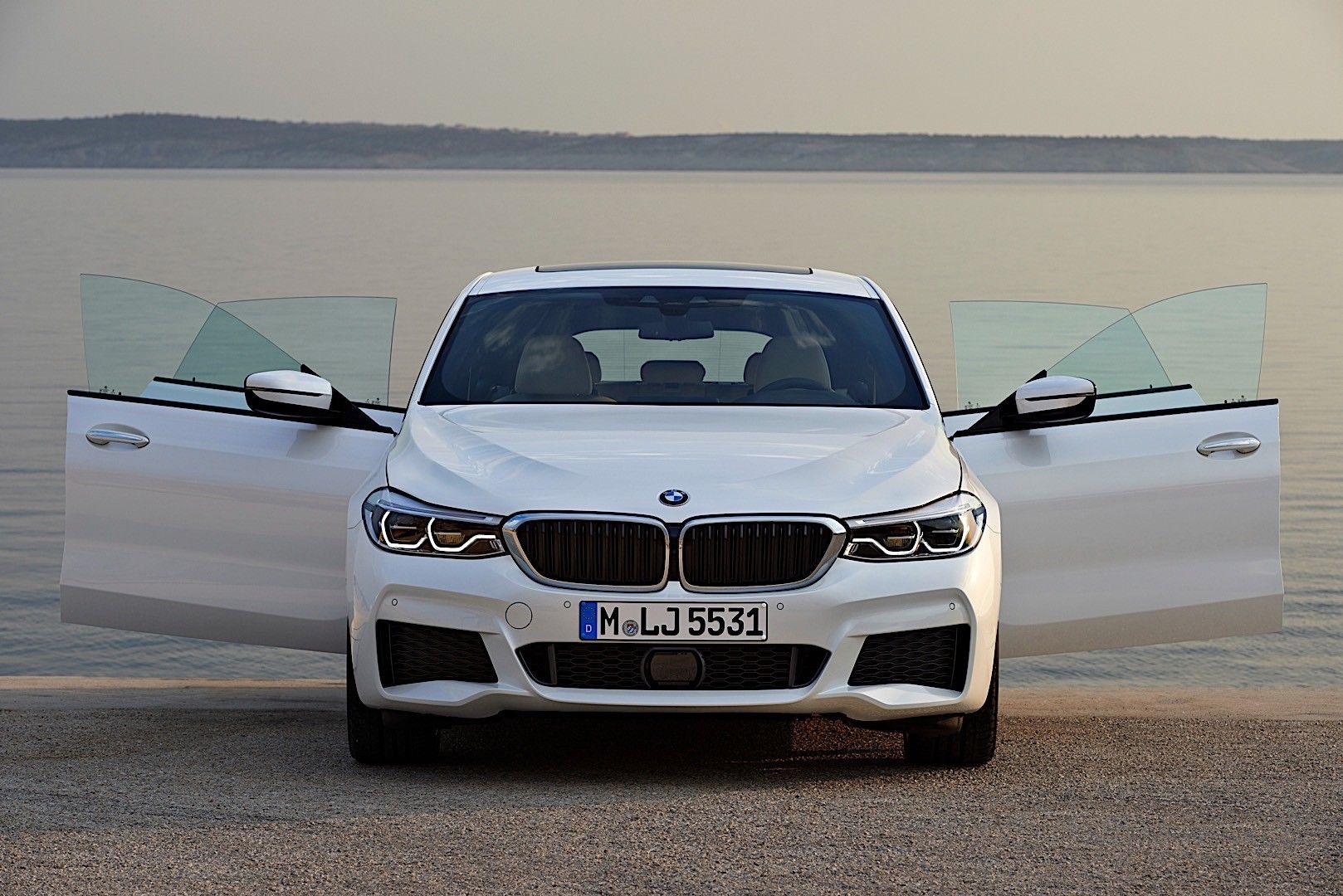 BMW 6 Series Gran Turismo specs & photo, 2018, 2019, 2020