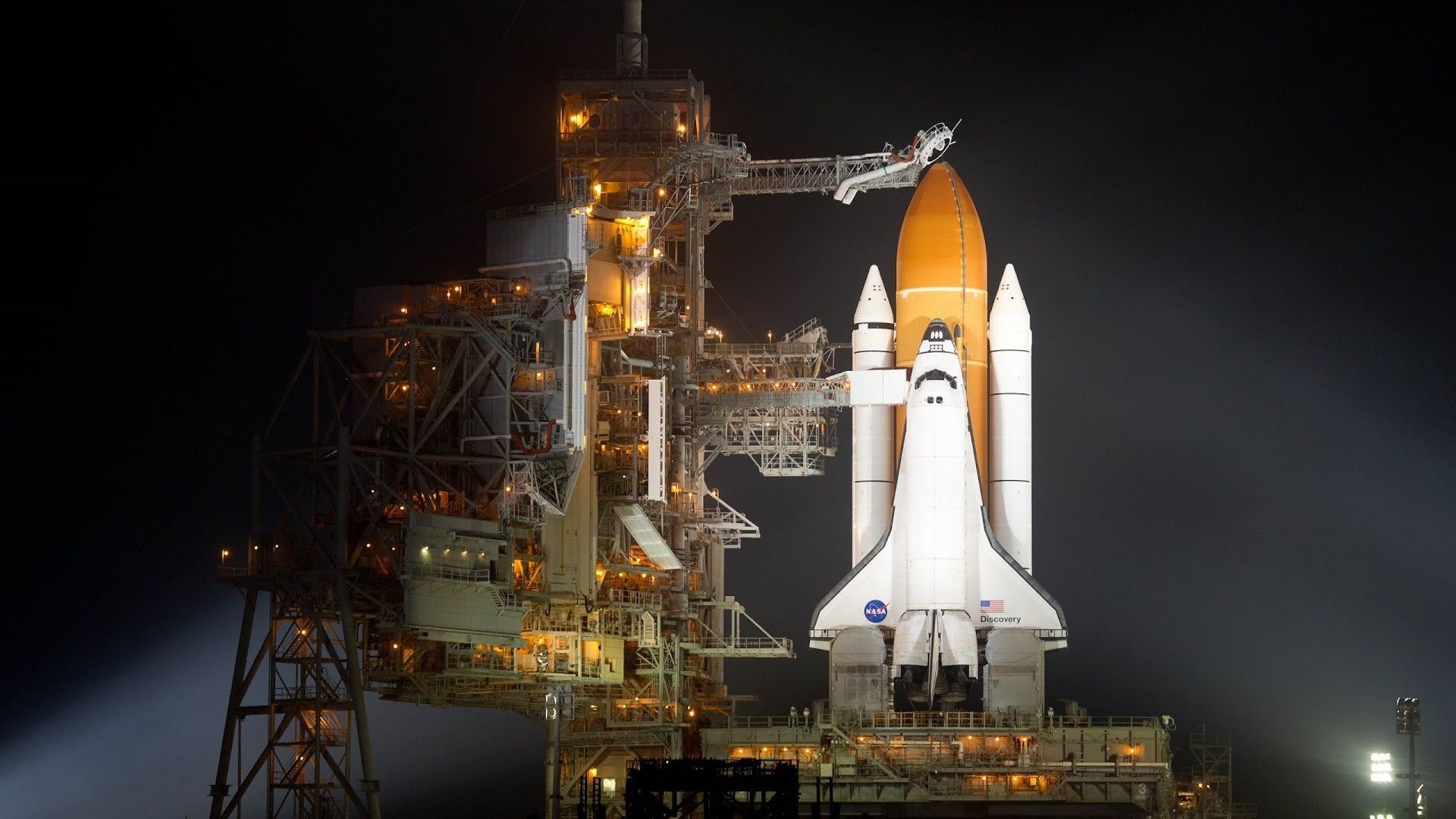 And in the 4th wallpaper is the NASA Discovery Shuttle