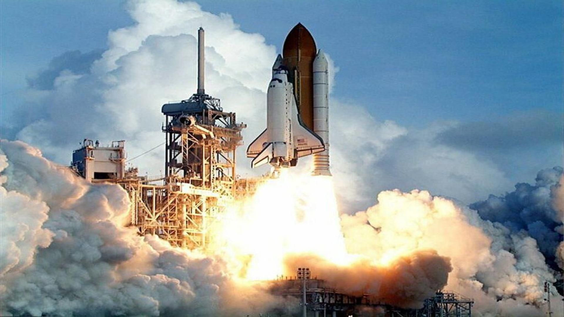 Columbia shuttle launching into space free desktop background
