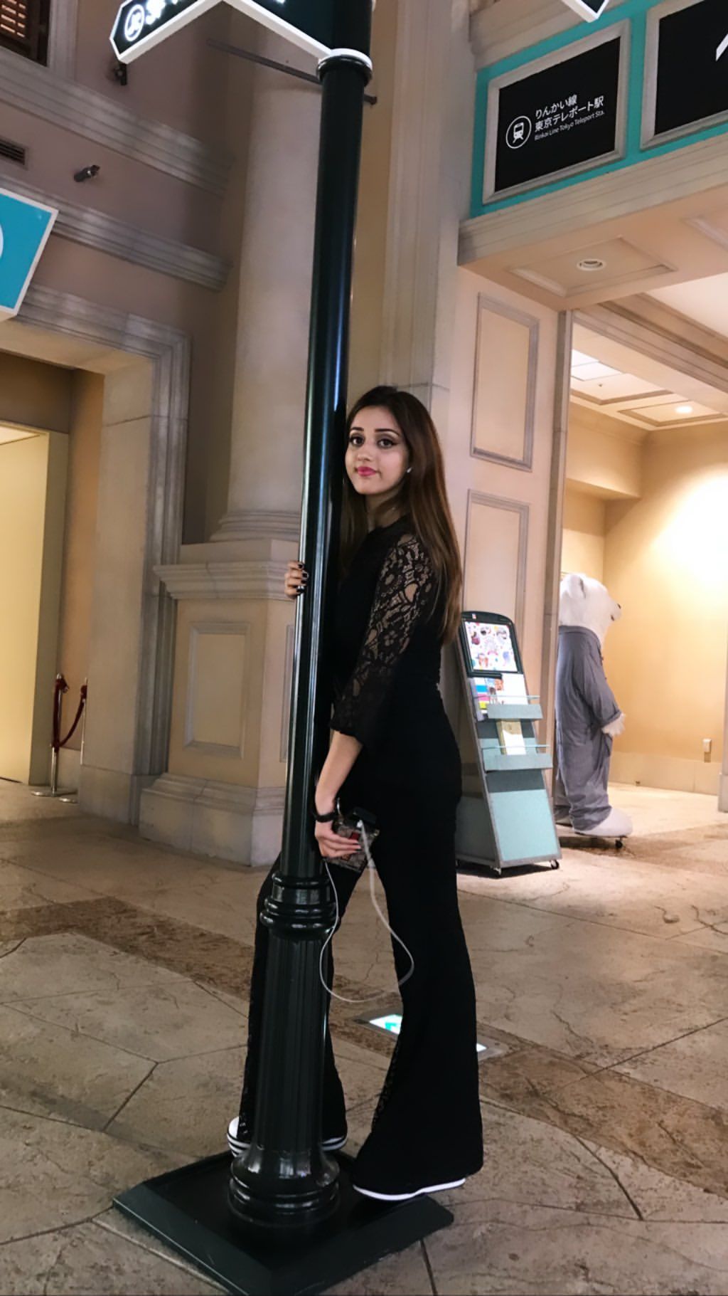 Famous Pakistani Tik Tok Star Jannat Mirza Celebrating her Birthday