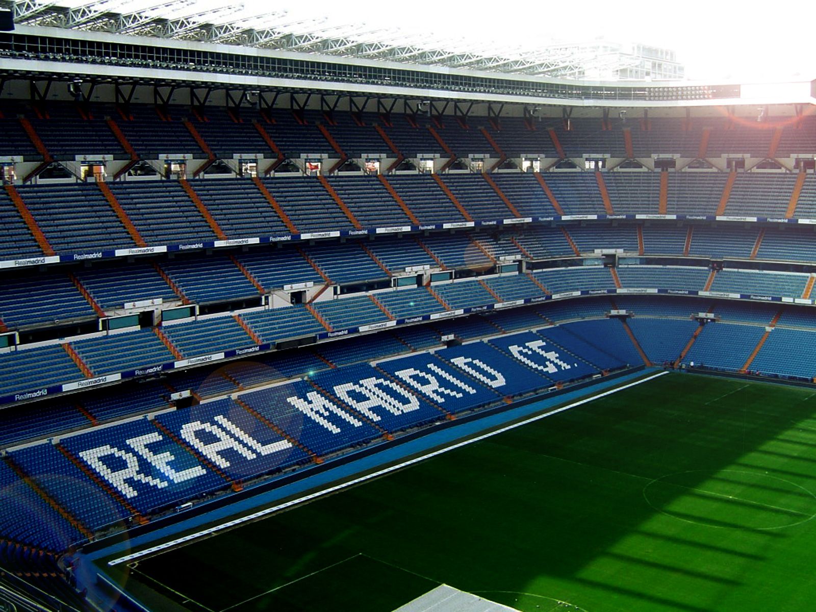 Central Wallpaper: Real Madrid CF Logo HD Desktop Wallpaper