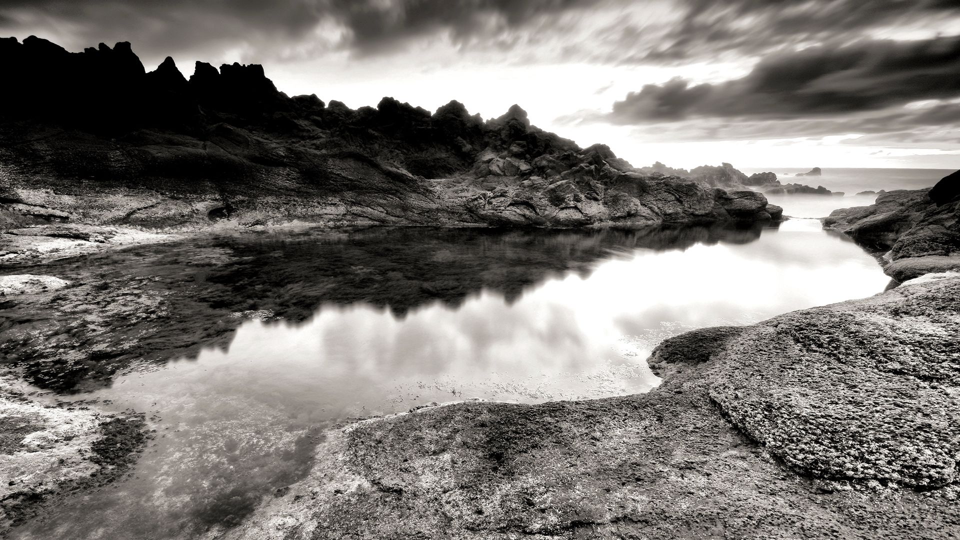 Black & White Desktop Background. Snow