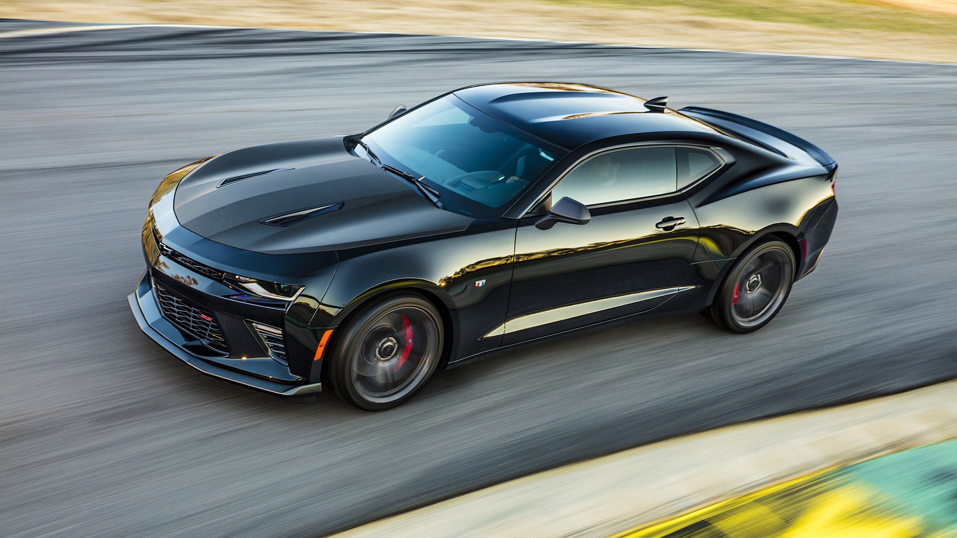 Chevrolet Camaro 1LE Wallpaper, Specs & Videos HD
