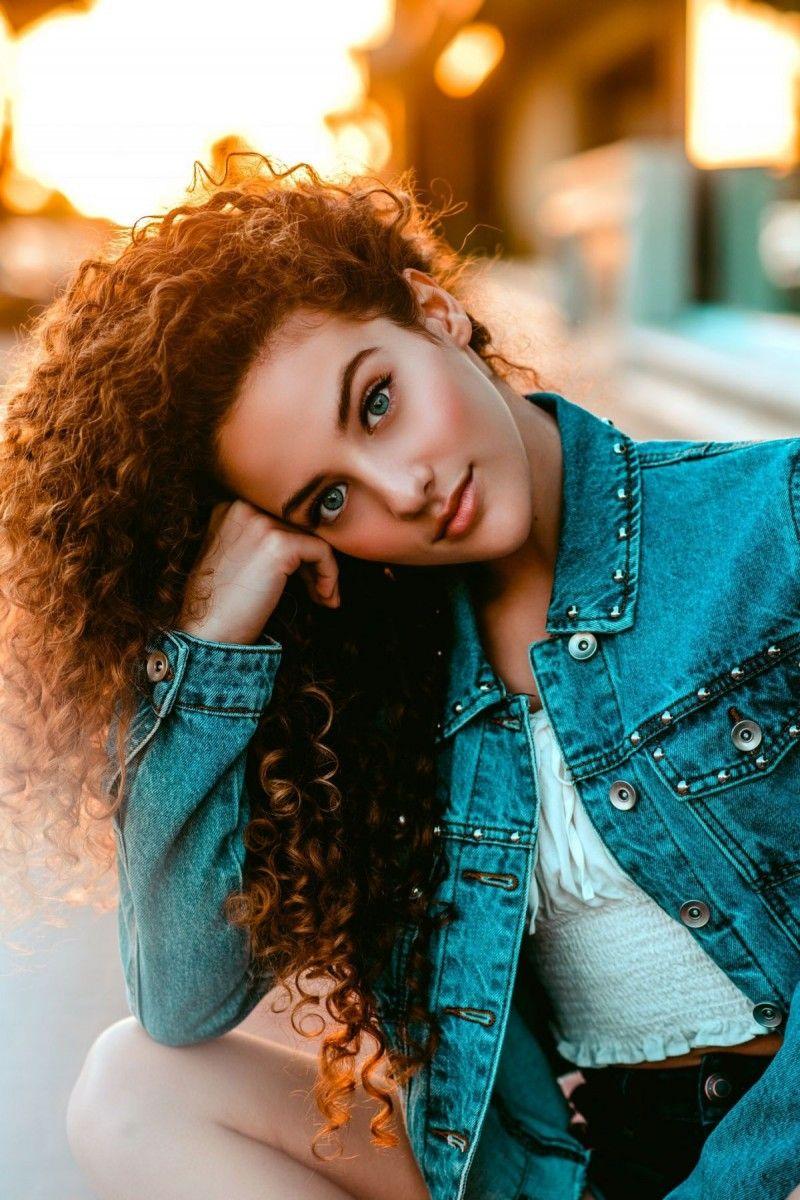 Sofie Dossi Wallpaper