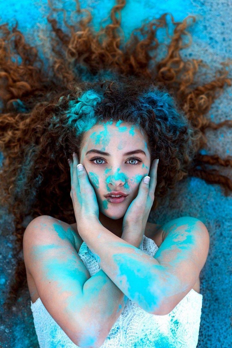 Sofie Dossi Wallpaper