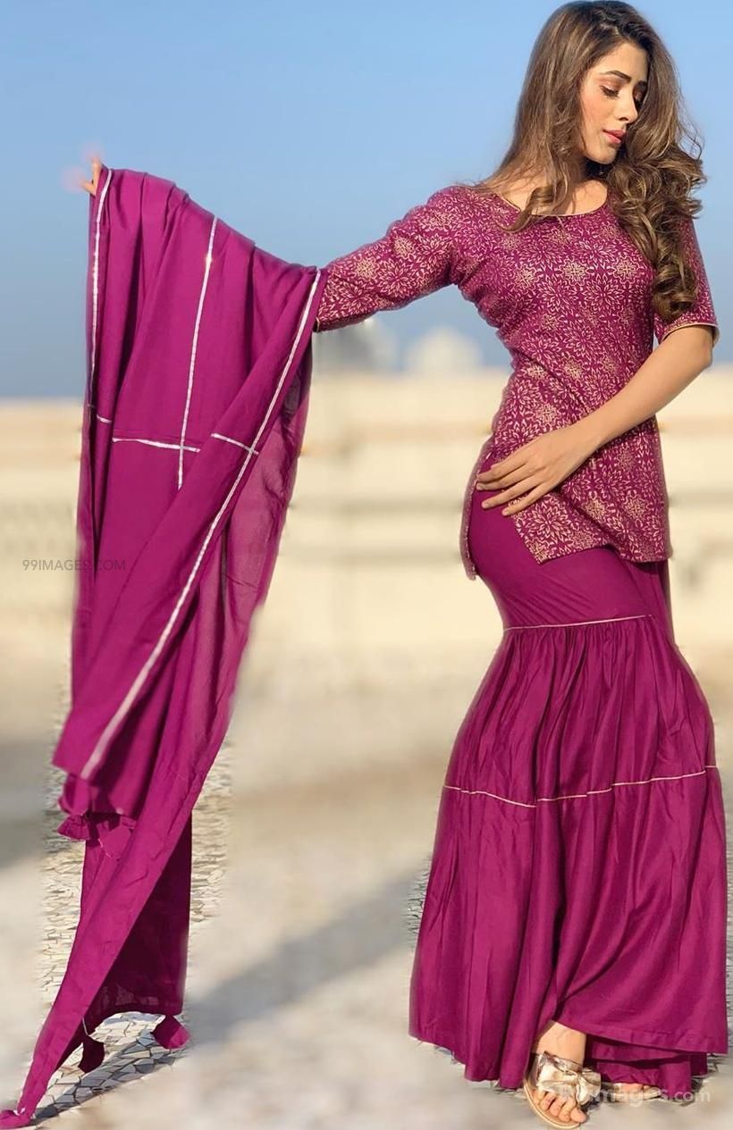 Hiba Nawab Hot Beautiful HD Photo / Wallpaper, WhatsApp