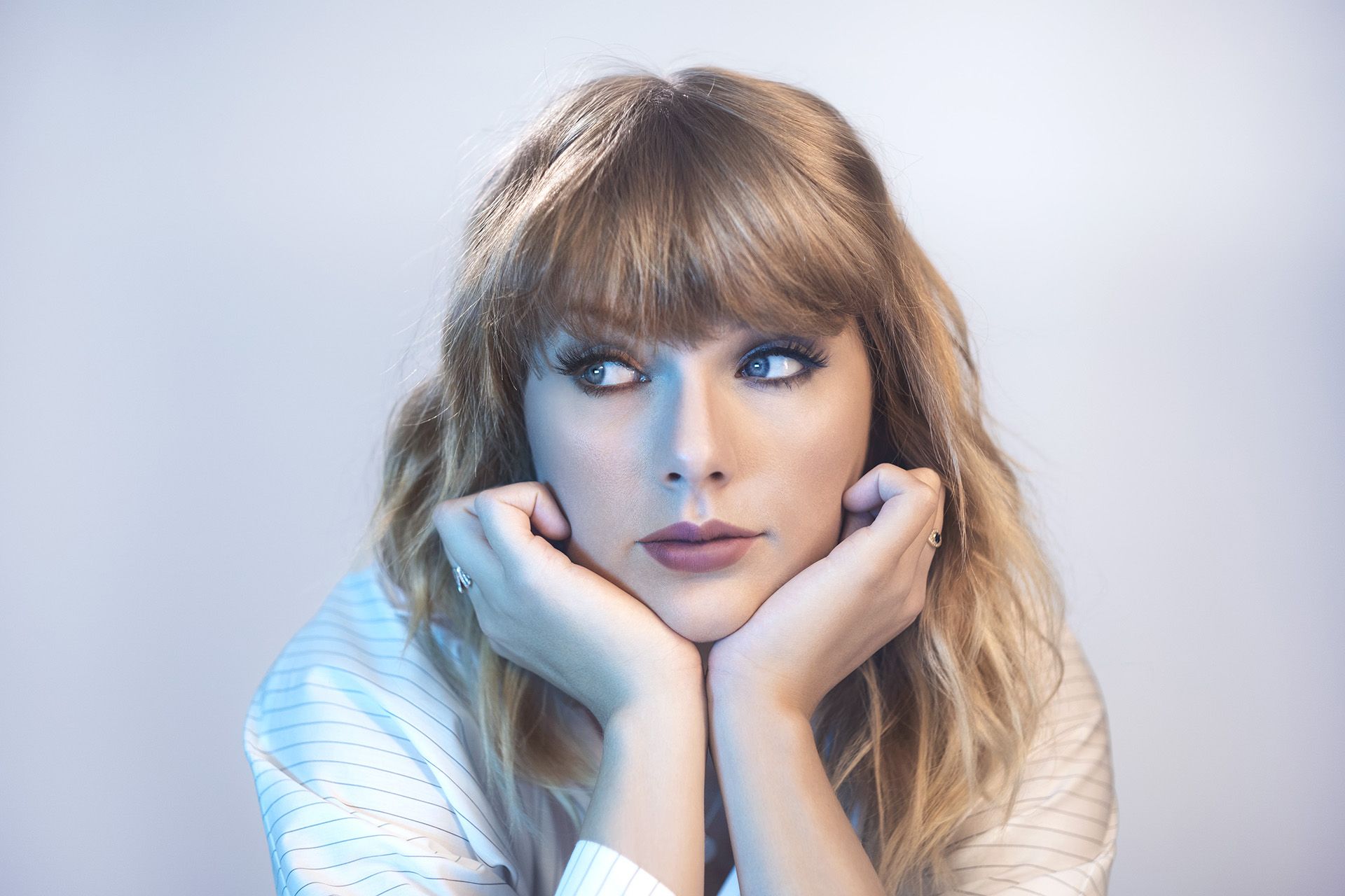Taylor Swift releases live versions of songs from the 'Lover