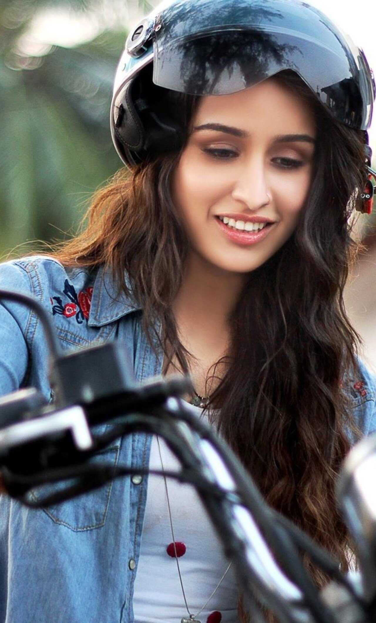 Shraddha Kapoor Very Cute HD Wallpaper (1280x2120)