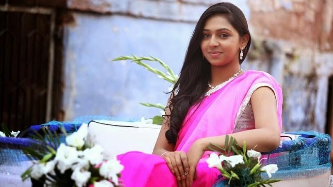 Lakshmi Menon Wiki, Biography, Age, Movies, Family, Image