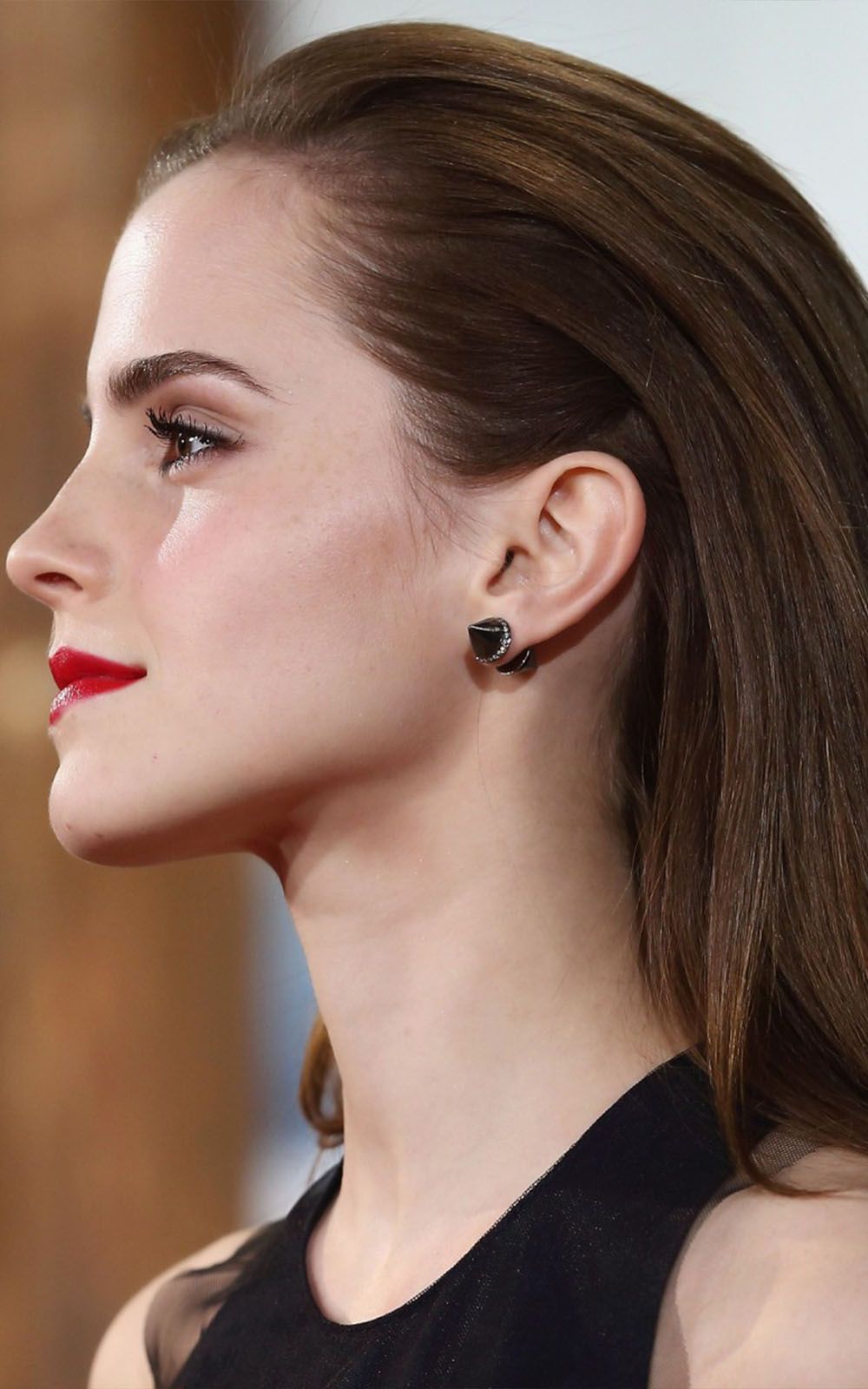 Emma Watson Stunning Look Free HD Mobile Wallpaper