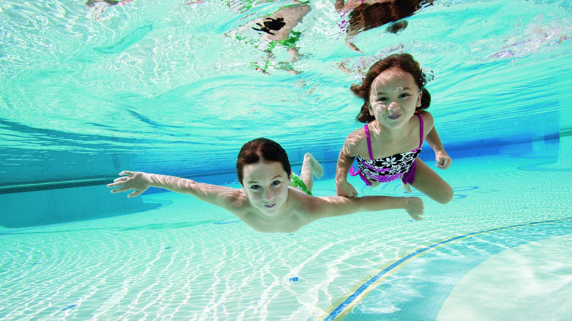 Kids in Swimming Pool Wallpaper