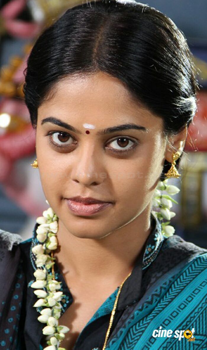 Bindu Madhavi Wiki DOB Height Weight Husband Brother Movies 7   Tamil Actress Diary