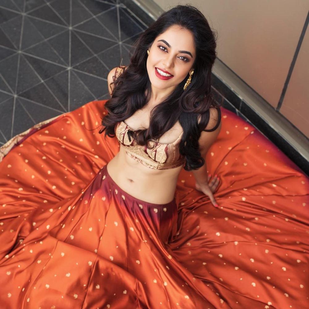 Bindu Madhavi Hot In Short Clothes New Full HD Pictures.