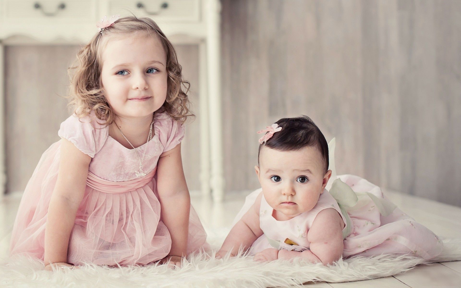 Cute two sisters. Zee Wallpaper. Cute sister, Cute baby girl wallpaper, Cute baby wallpaper