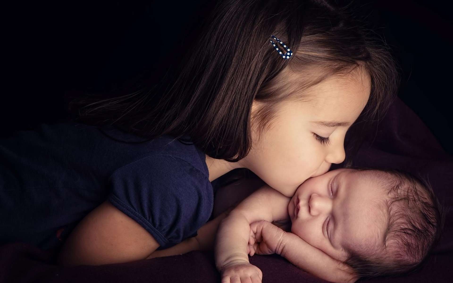 A Cute Babies Baby Girls Kissing Wallpaper Download