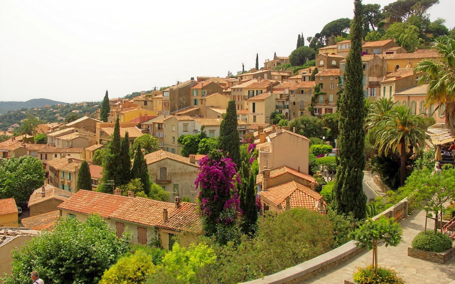 House on a hillside in Provence, France wallpaper and image