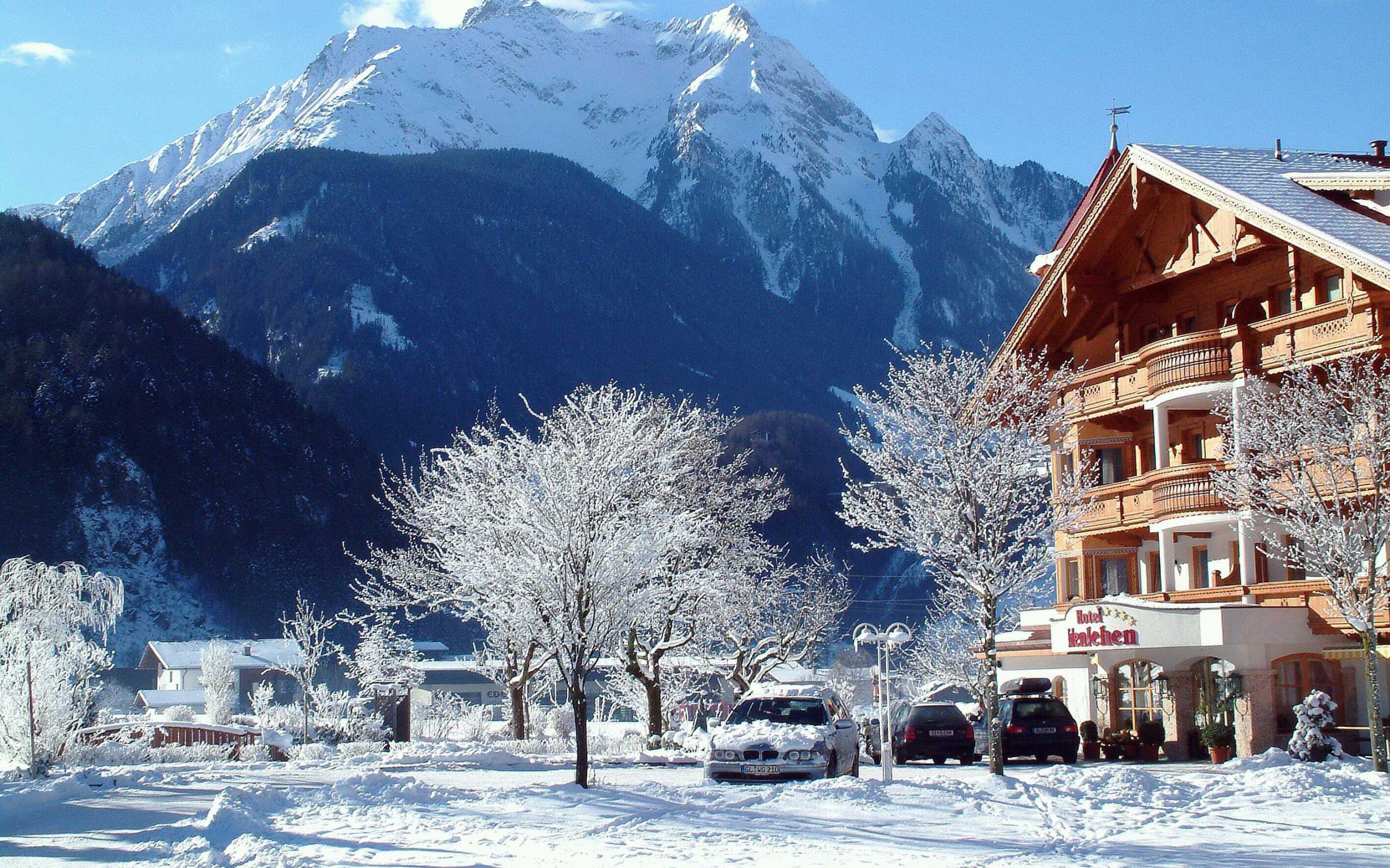 Alps ski resort of Mayrhofen, Austria Desktop wallpaper 2560x1600
