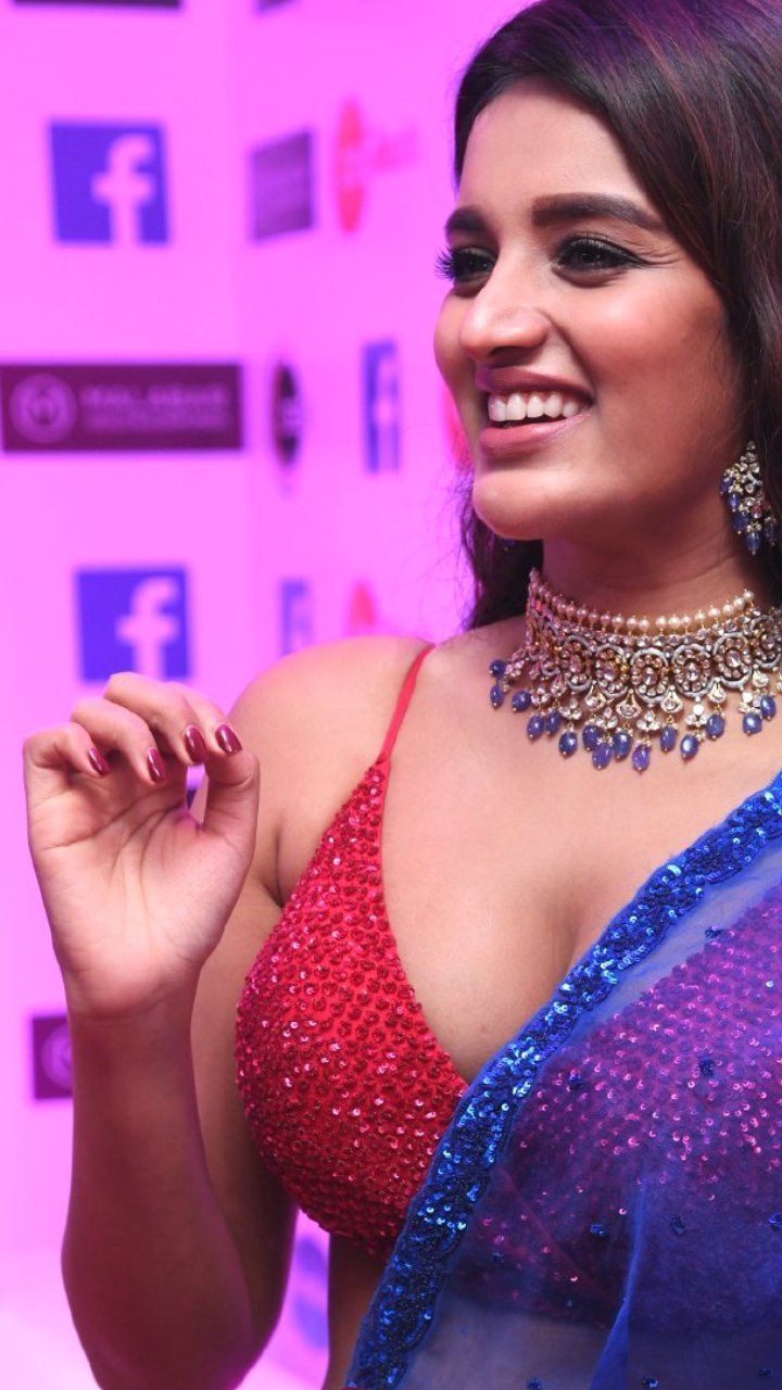 Actress NiddhiAggarwal Photo Image Wallpaper Videos FullMovies