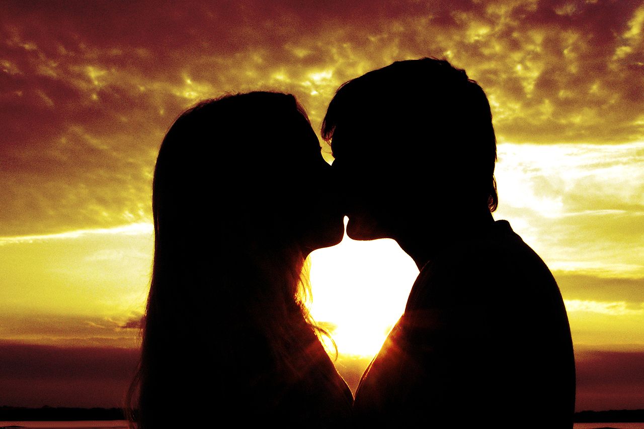 Free download Festival Chaska Hot Indian Couple Kissing Pics