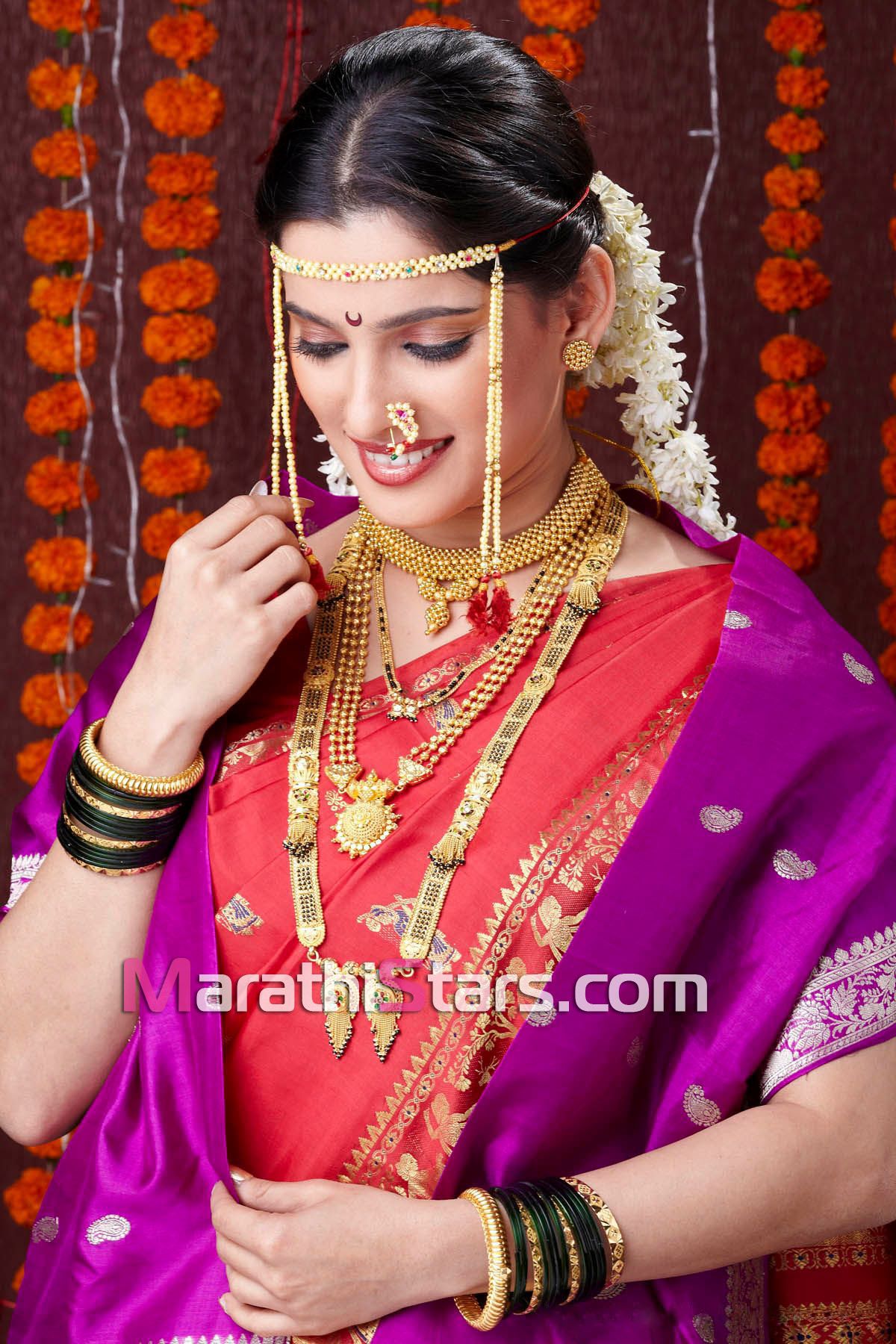 Priya Bapat Marathi Actress Photo Biography Wallpaper Hot Image
