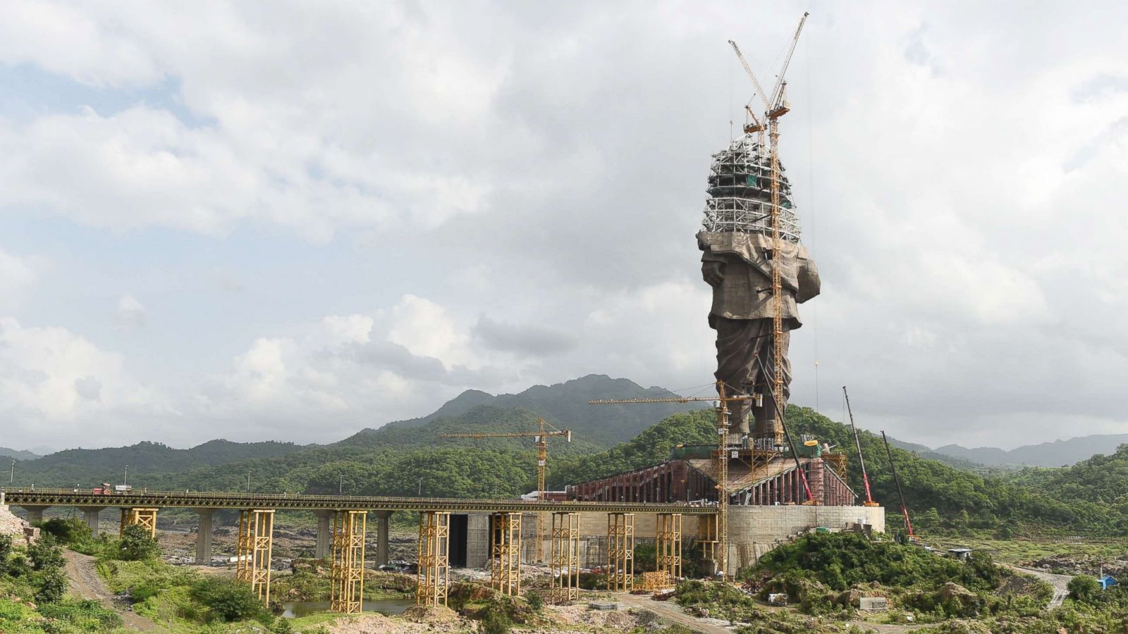 India to unveil world's largest statue