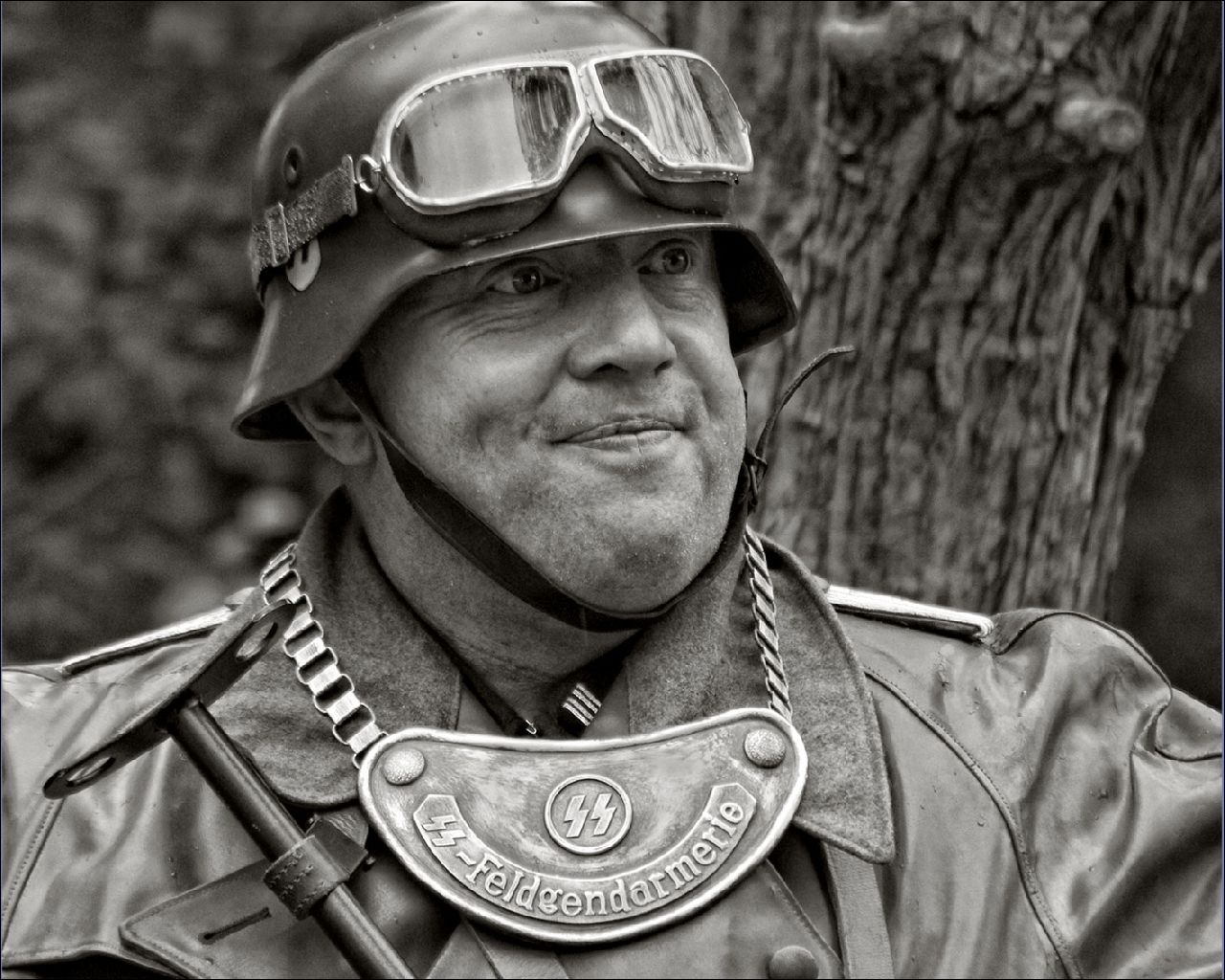 Photo Soldiers German Military war helmet Glasses military