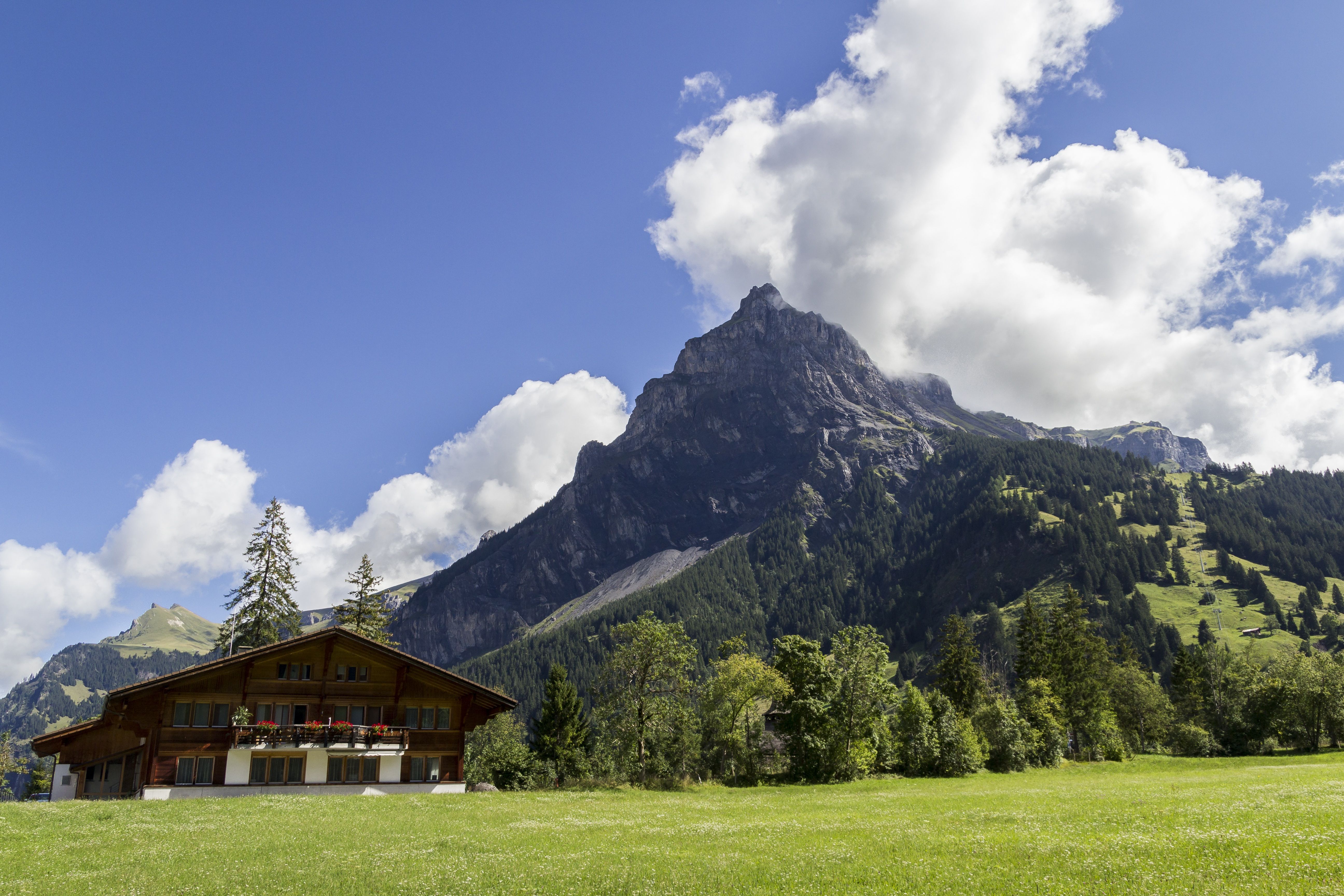 Swiss mountain. Швейцария горы Альпы. Швейцария Берн горы. Швейцарские Альпы, Швейцария. Деревня в Альпах Швейцария.