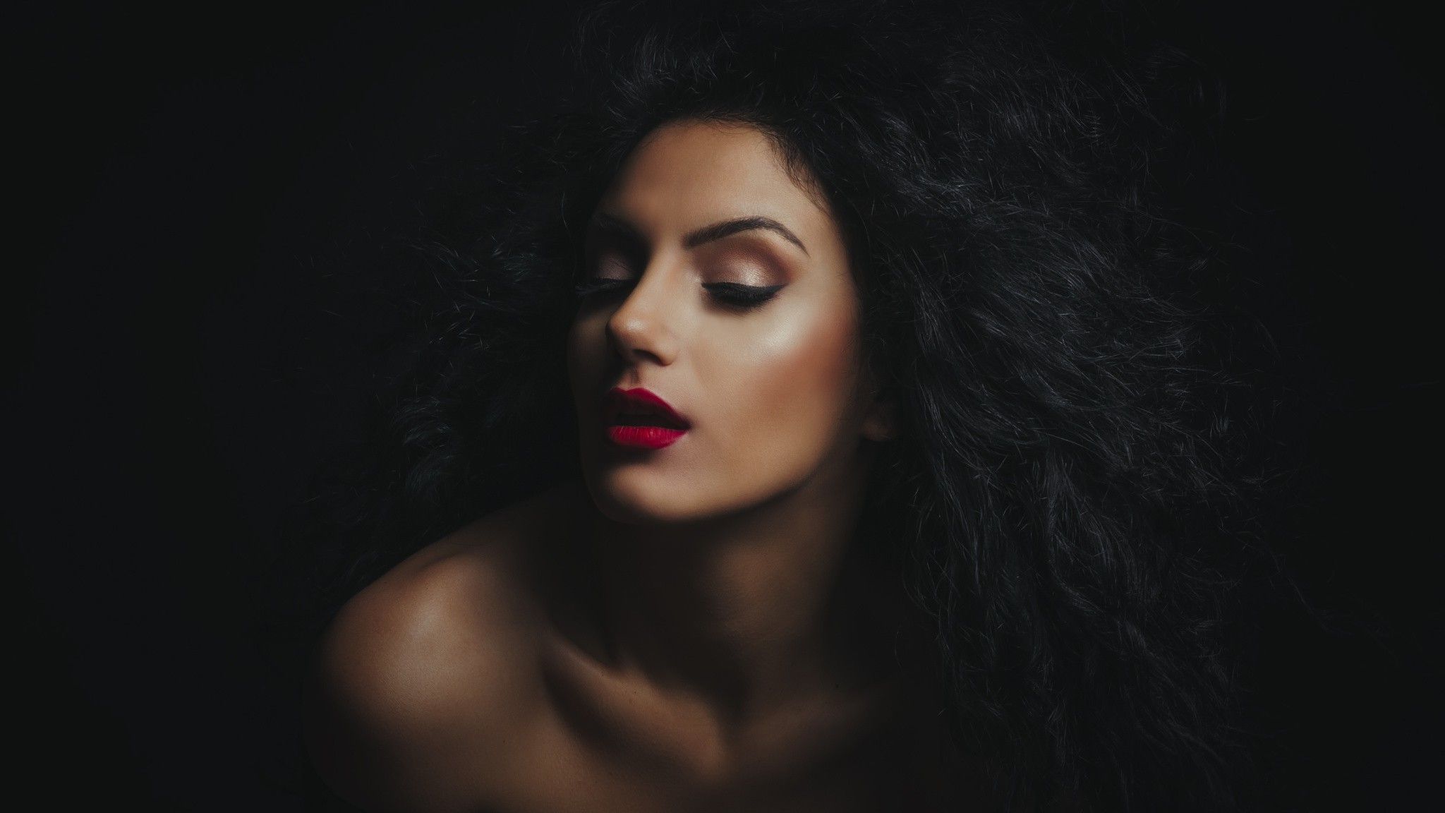 women, Model, Wavy Hair, Black Hair, Makeup, Eyeliner, Red