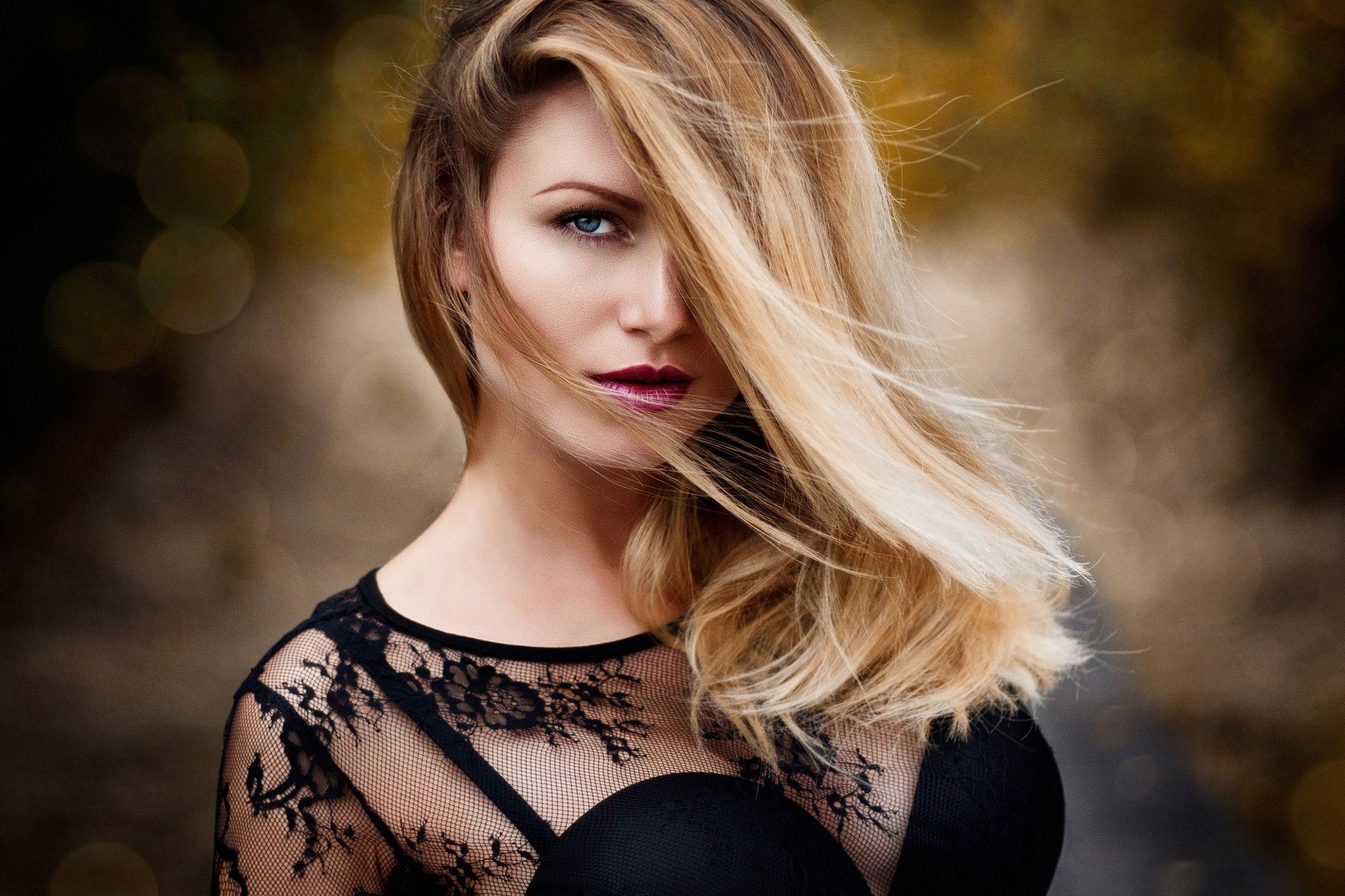 Download 2048x1365 Blonde, Black Dress, Face Portrait, Women, Red