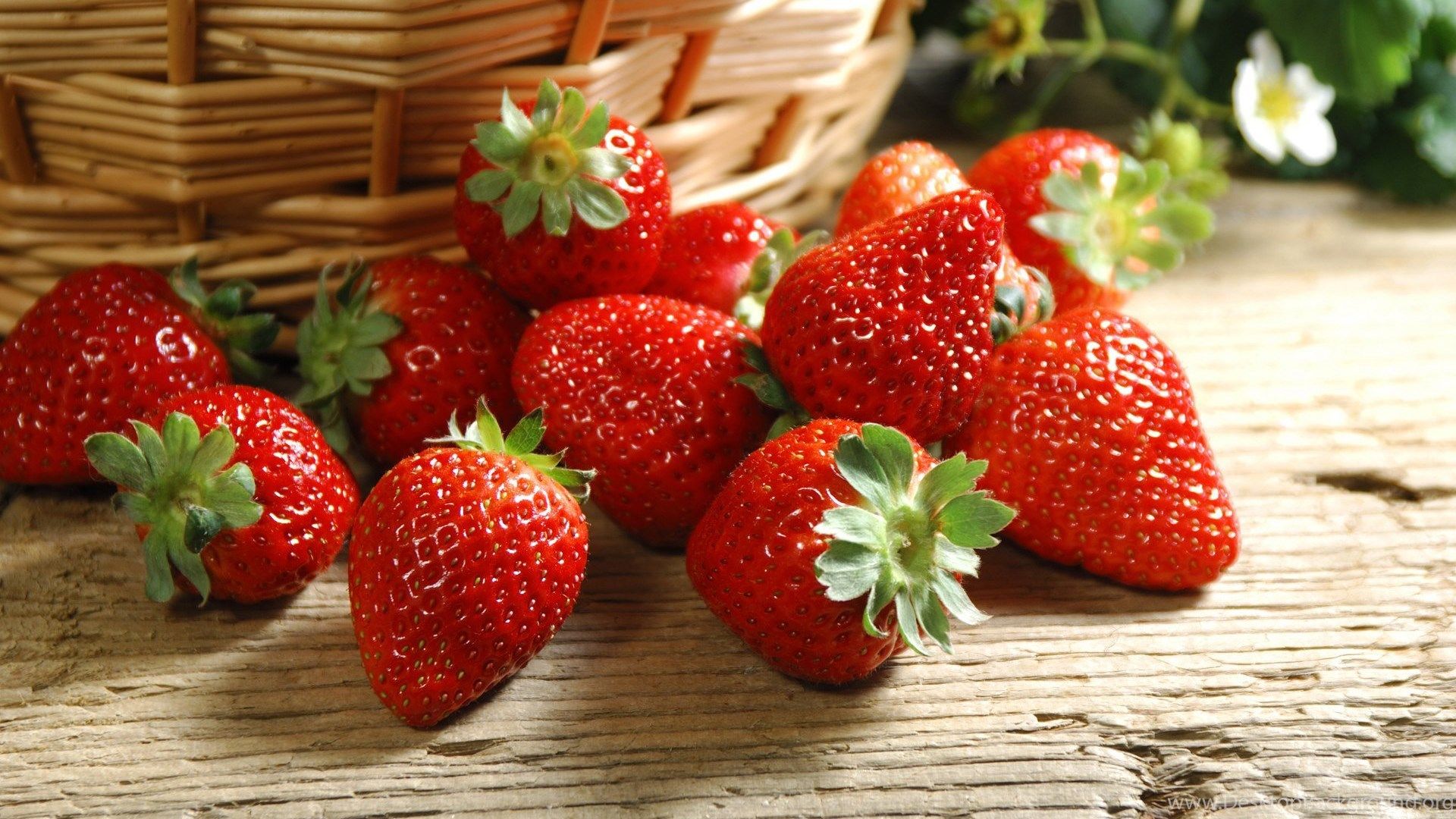HD Cute Strawberries In The Basket Wallpaper For Desktop Full