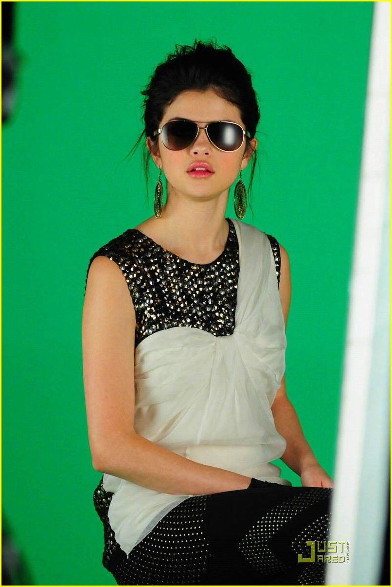 Selena Gomez Shoots Naturally Music Video: Photo 350612. Selena