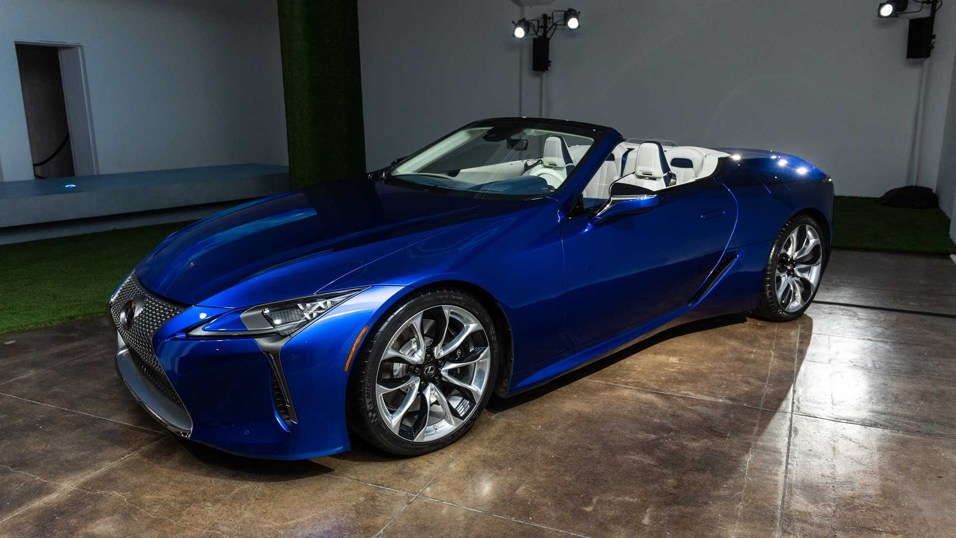 Lexus LC 500 Convertible Debuts Its Roofless Shape In Sunny LA