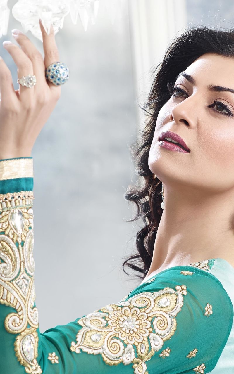 Sushmita Sen In Dress Photo Nexus 7, Samsung Galaxy Tab