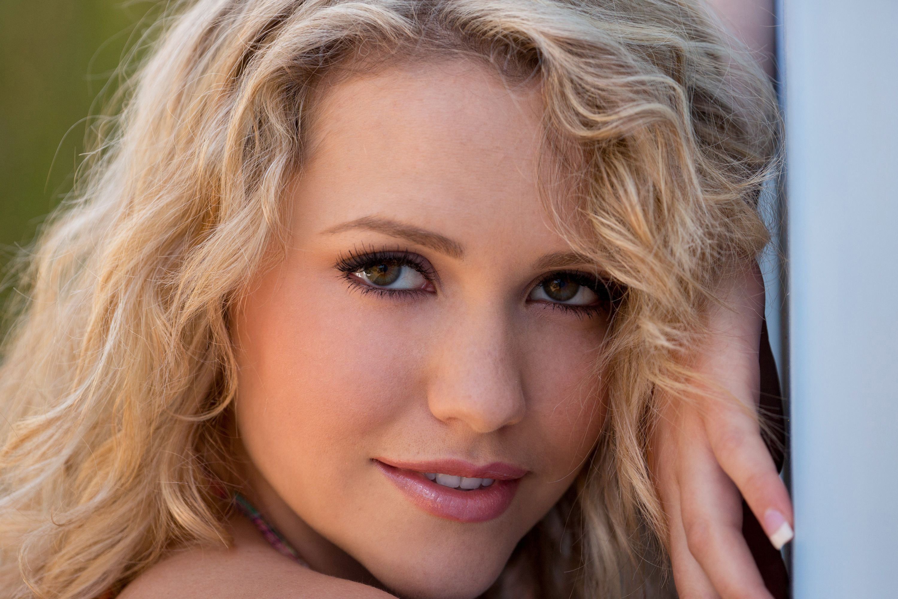 High resolution picture of mia malkova, image of girl, blonde