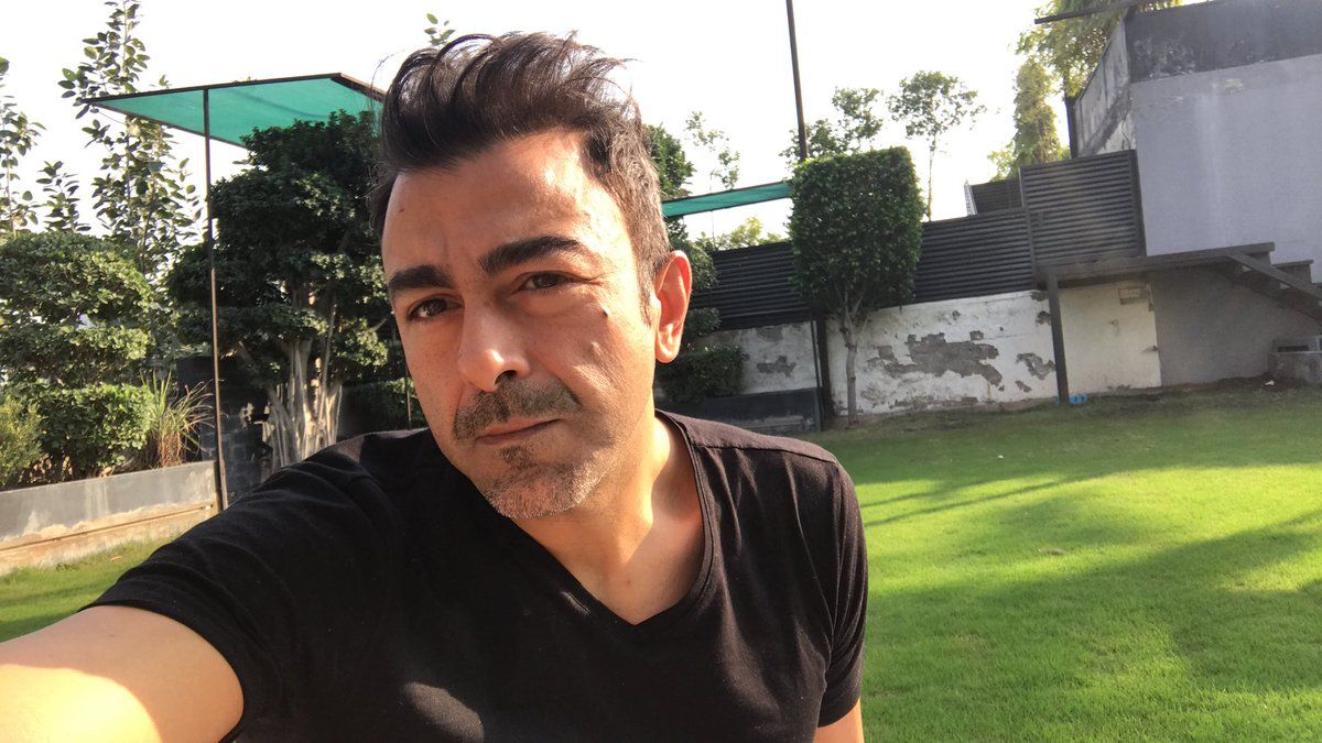 Shaan Shahid place like home .day off. rooftop
