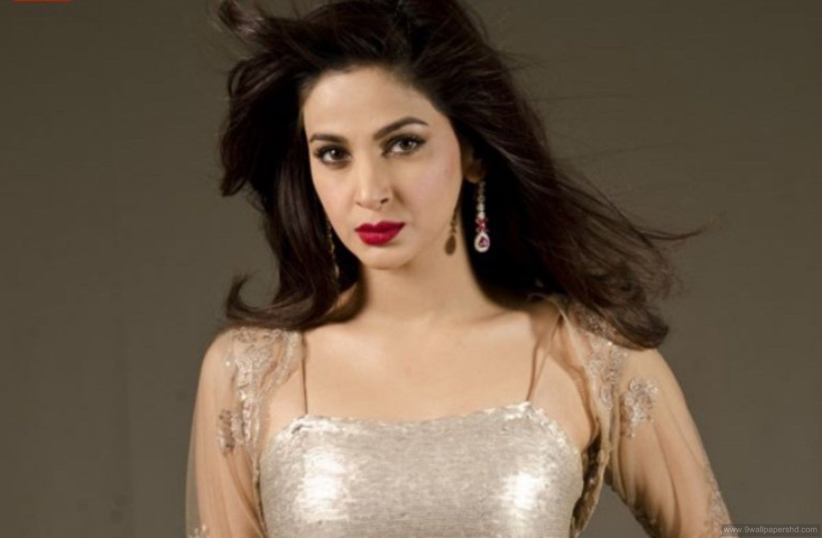22 Pakistani Actresses Who Can Give Tough Competition