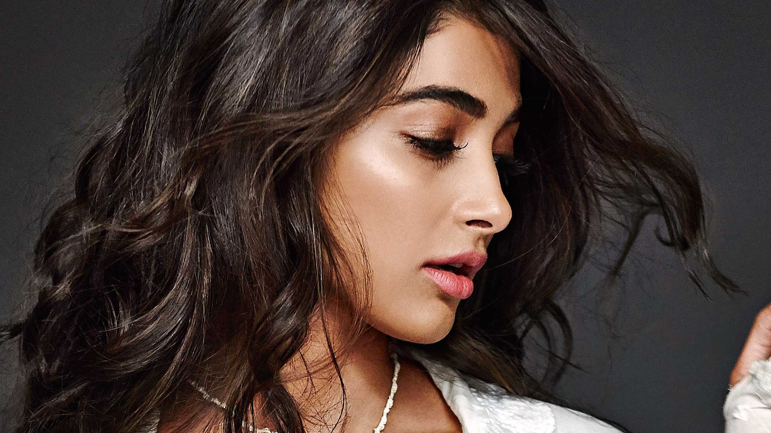 Pooja Hegde Wallpaper