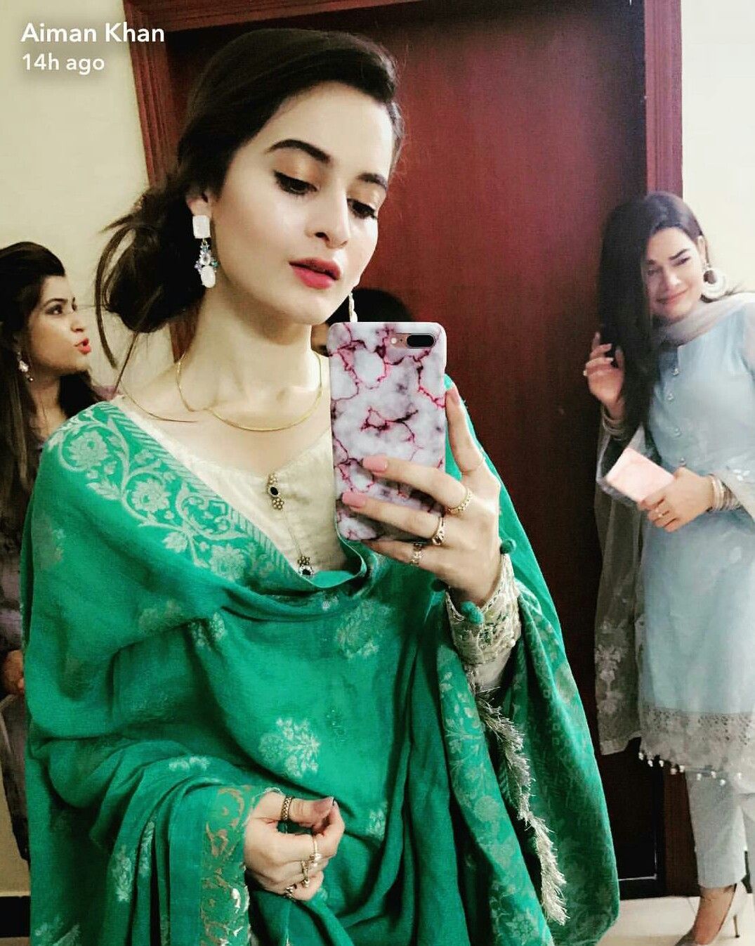 Beautiful Aiman Khan First Day on Eid Ul Fiter! Snapchat Selfie