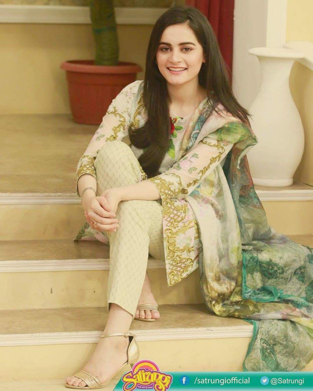 Aiman Khan's Feet << wikiFeet