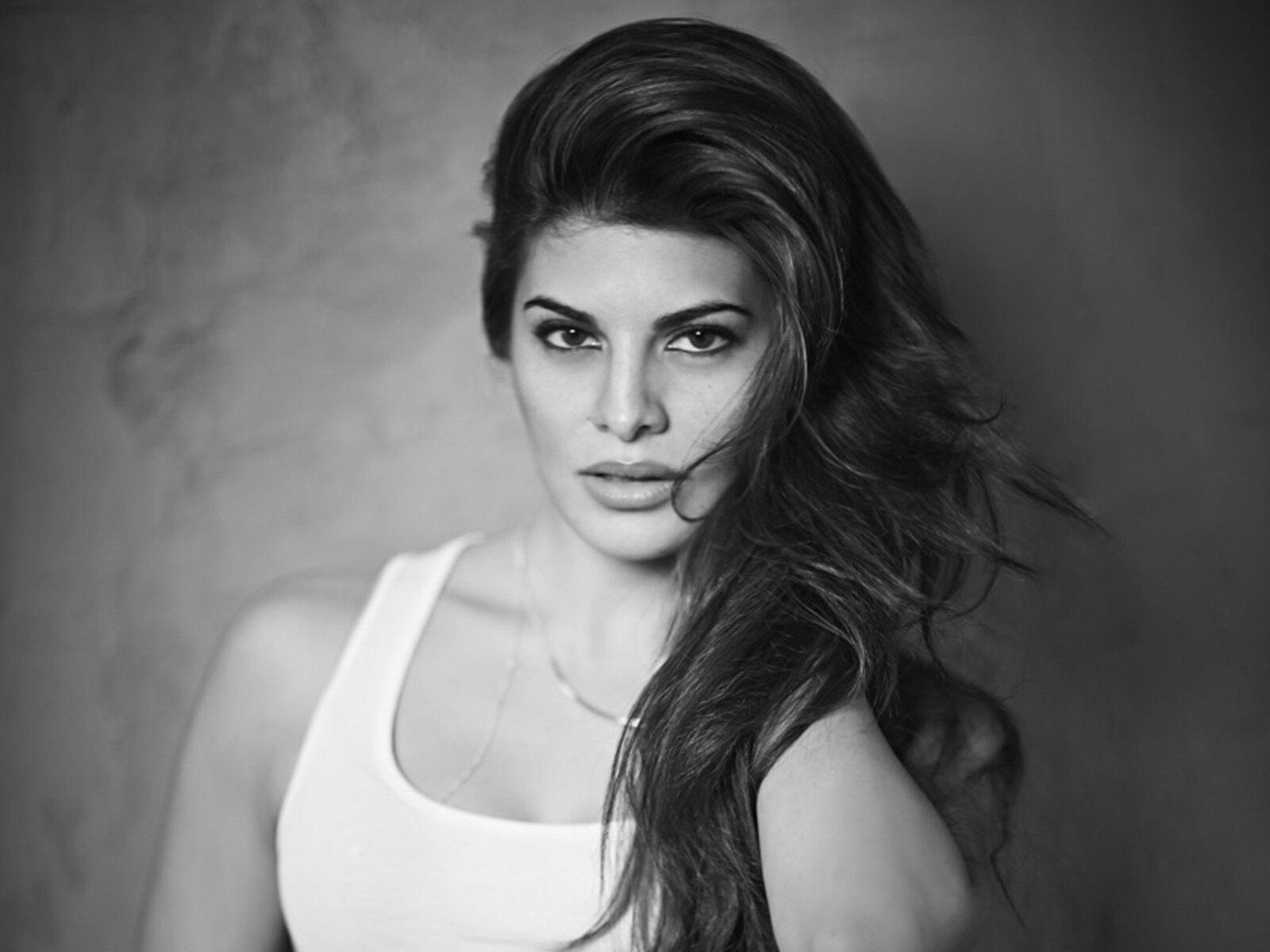 Jacqueline Fernandez New 1600x1200 Resolution HD 4k